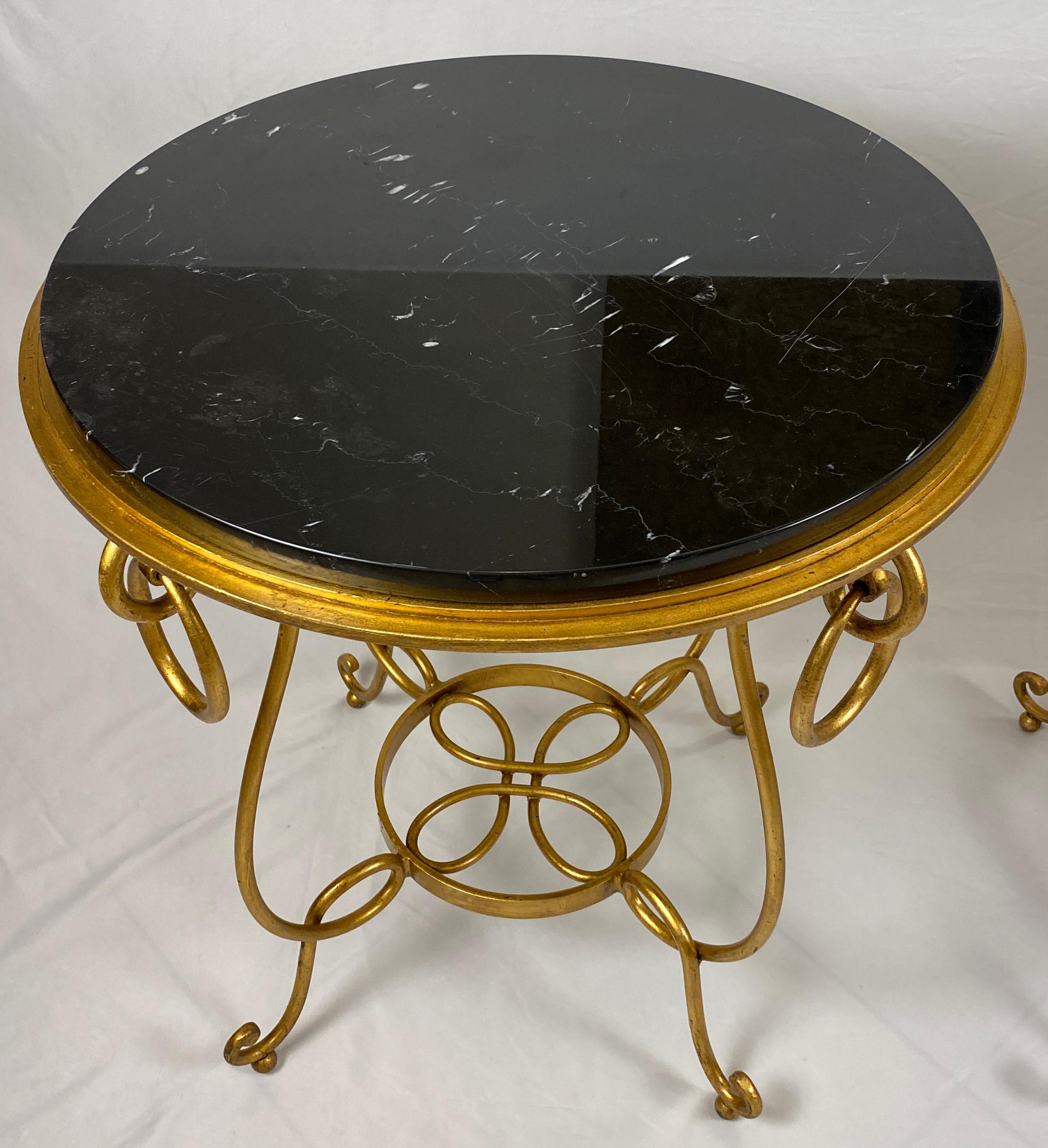 Paire de tables d'appoint de style Rene Drouet en marbre et fer doré en vente 2