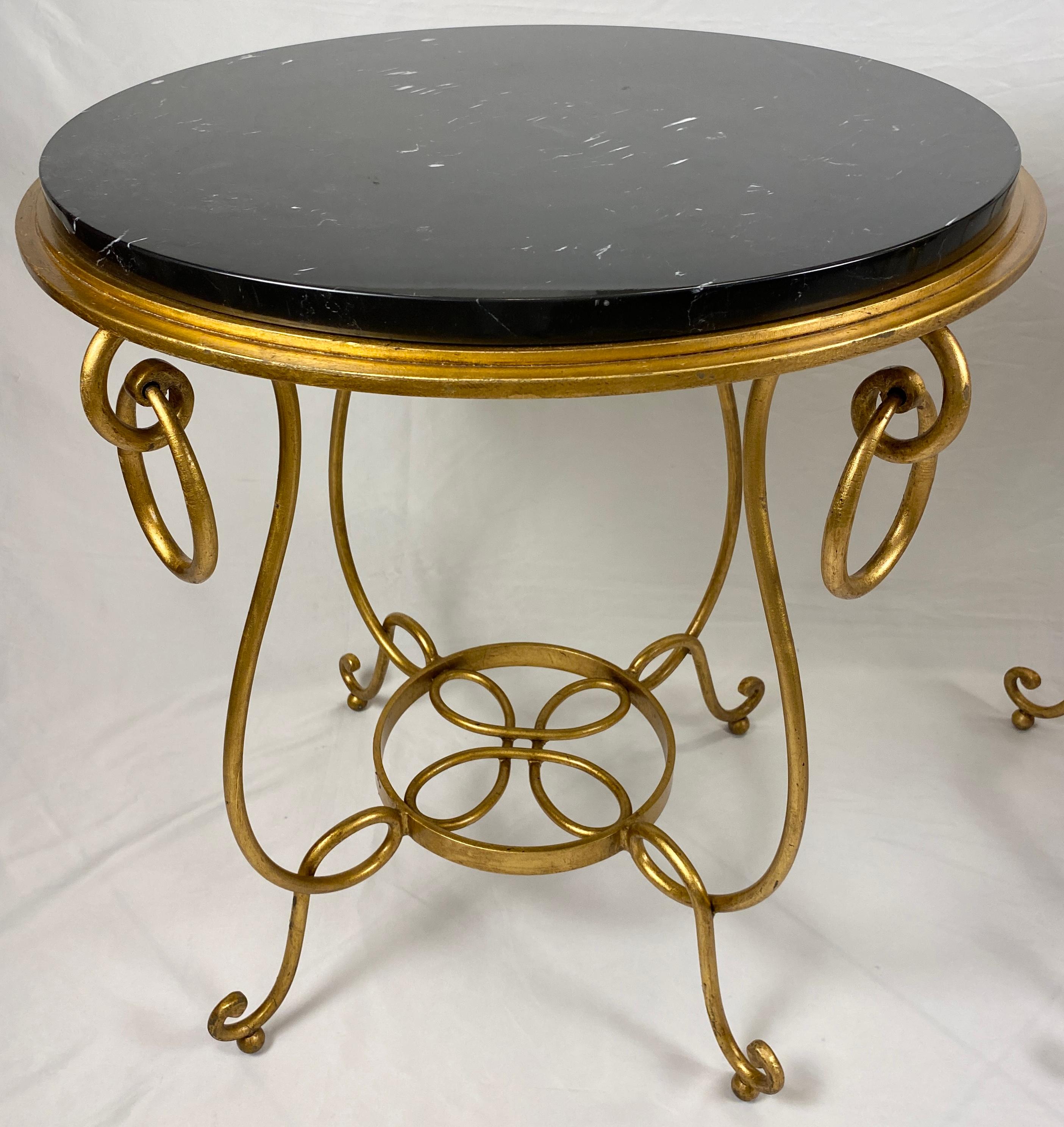 Paire de tables d'appoint de style Rene Drouet en marbre et fer doré en vente 3