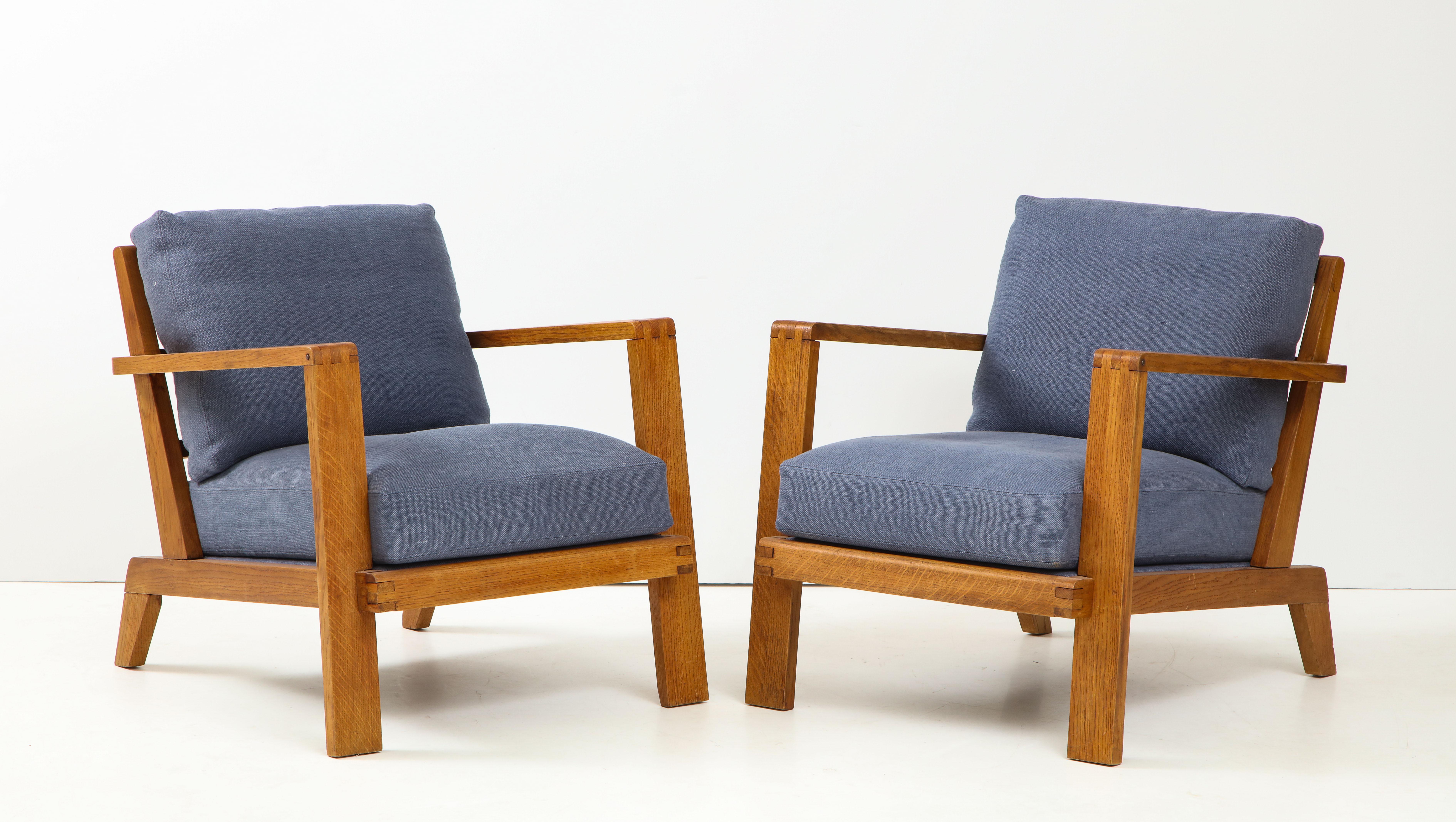 Handsome pair of mid-century armchairs by René Gabriel, Paris, France, circa 1945. 

Excellent design consists of a sturdy oak frame, angular arms and recessed legs, an attractive gridded backrest, as well as brand new upholstery in a blue linen