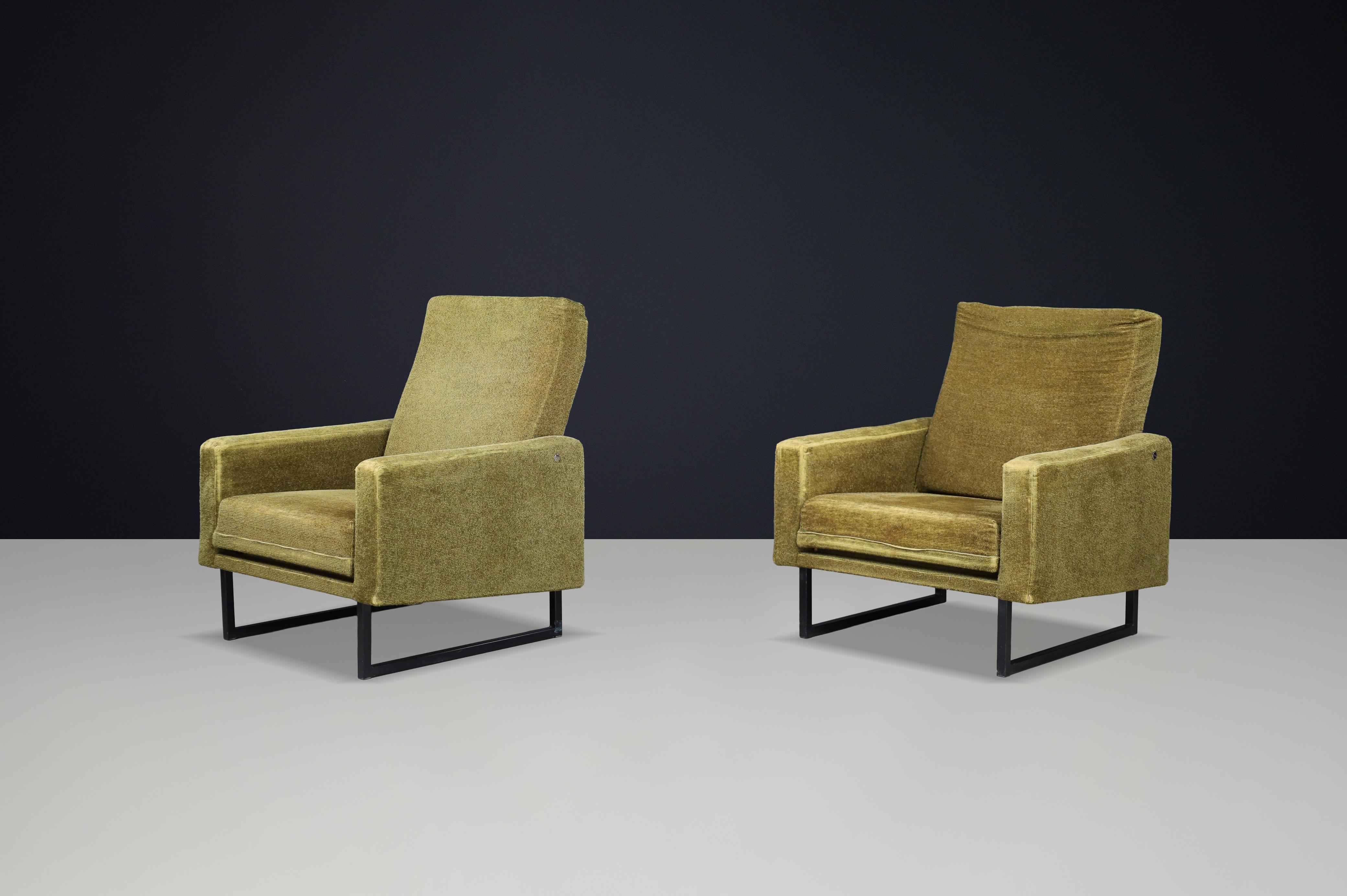 Pair of René-Jean Caillette Lounge Chairs for Steiner, France, 1963 For Sale 3