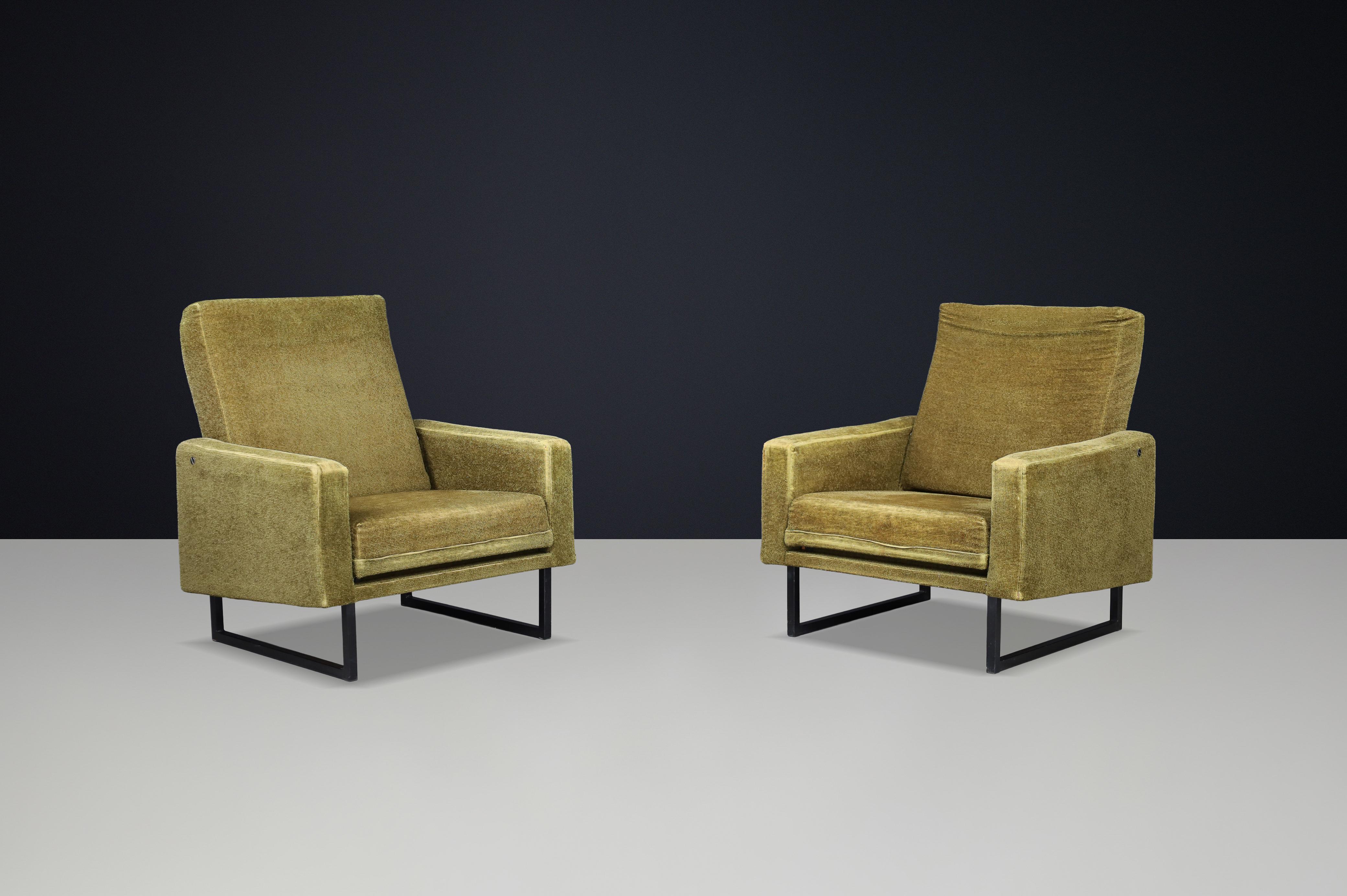 Pair of René-Jean Caillette Lounge Chairs for Steiner, France, 1963

Elegant and timeless pair of lounge chairs designed by René-Jean Caillette for Steiner, France, 1963.
Caillette was one of the leading figures of French post-war modernism, known