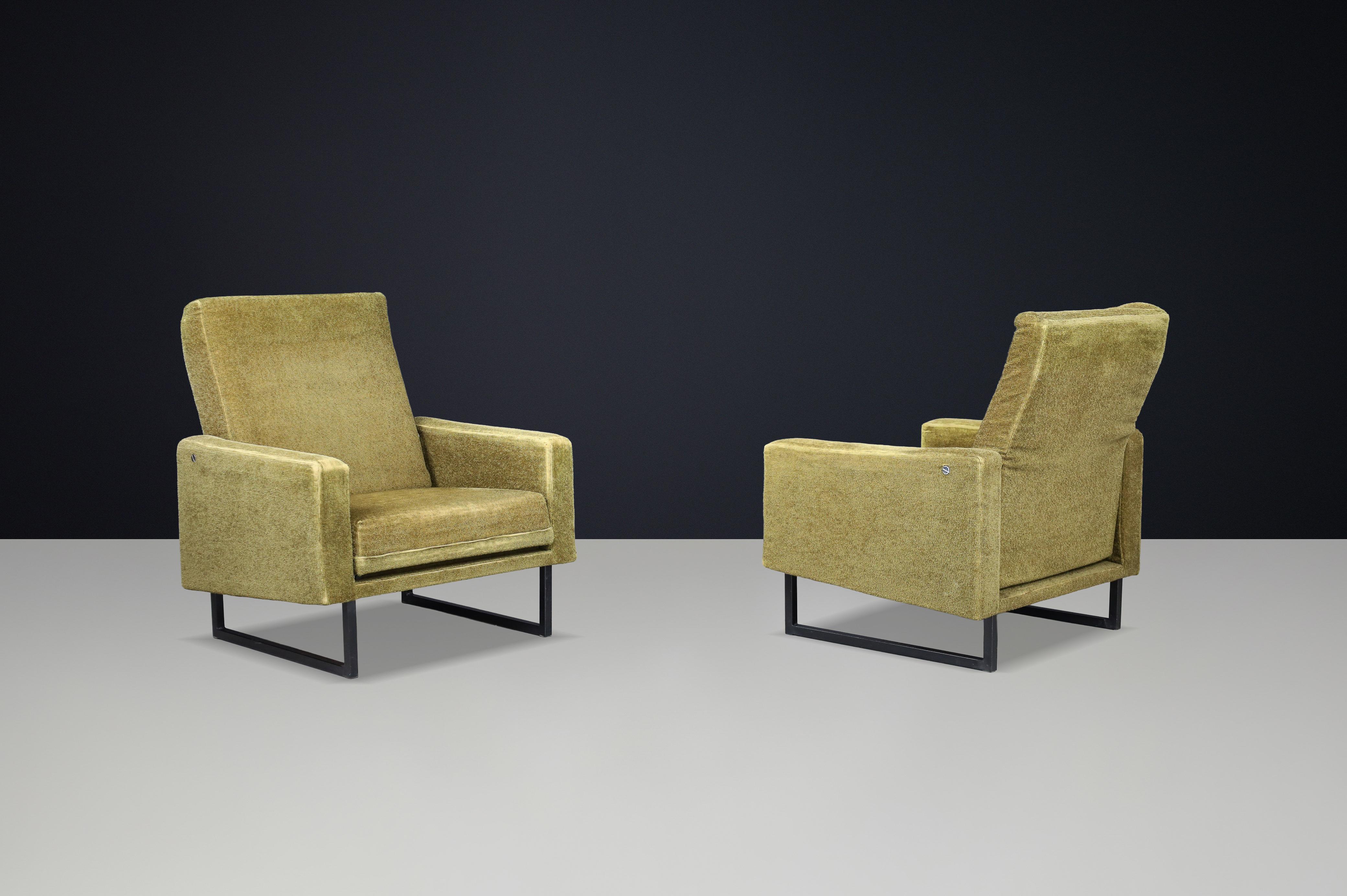 Mid-Century Modern Pair of René-Jean Caillette Lounge Chairs for Steiner, France, 1963 For Sale