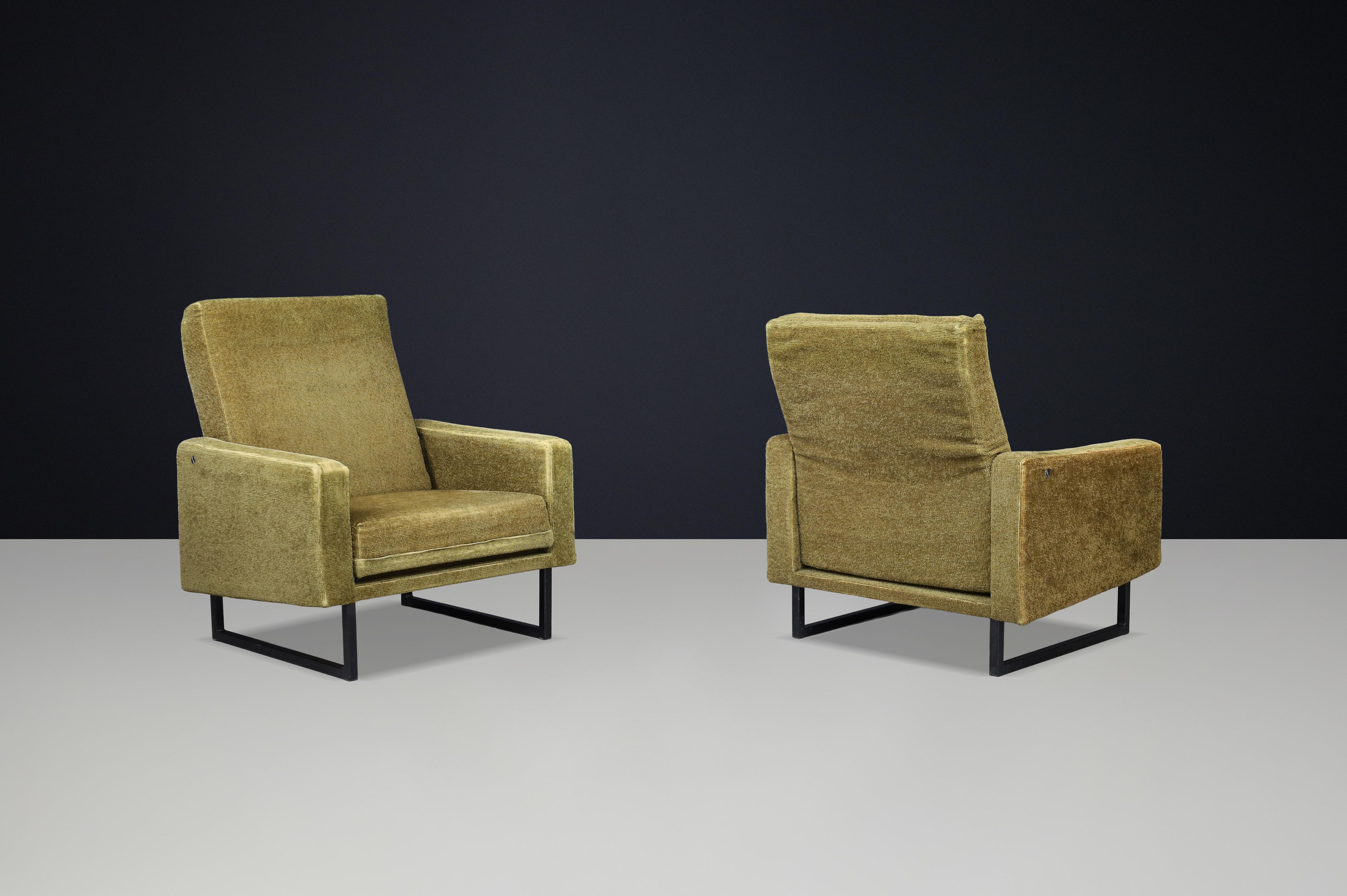 French Pair of René-Jean Caillette Lounge Chairs for Steiner, France, 1963 For Sale