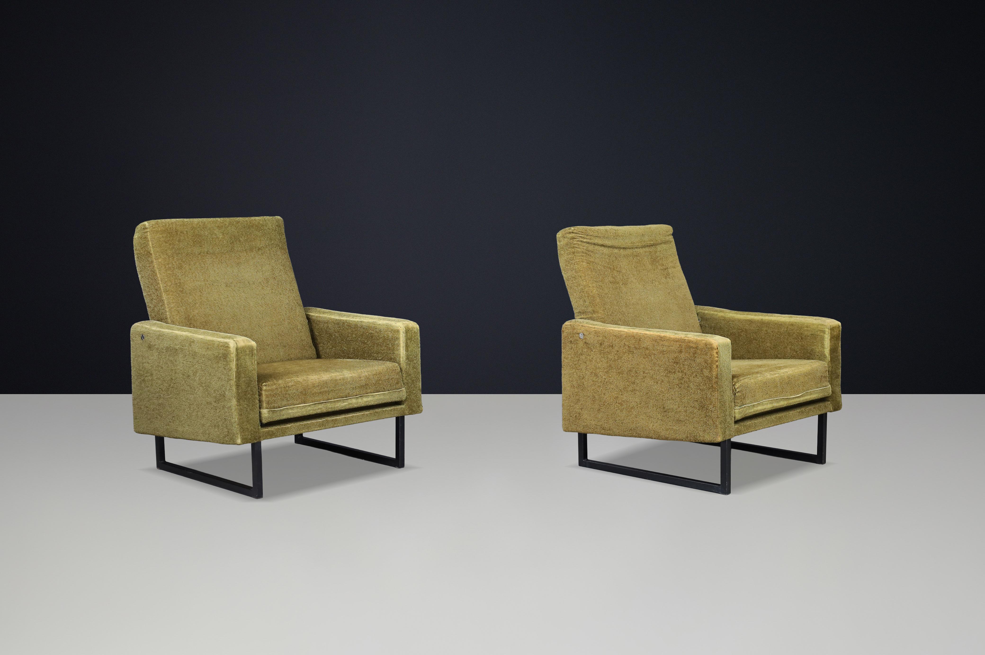 Pair of René-Jean Caillette Lounge Chairs for Steiner, France, 1963 In Good Condition For Sale In Almelo, NL