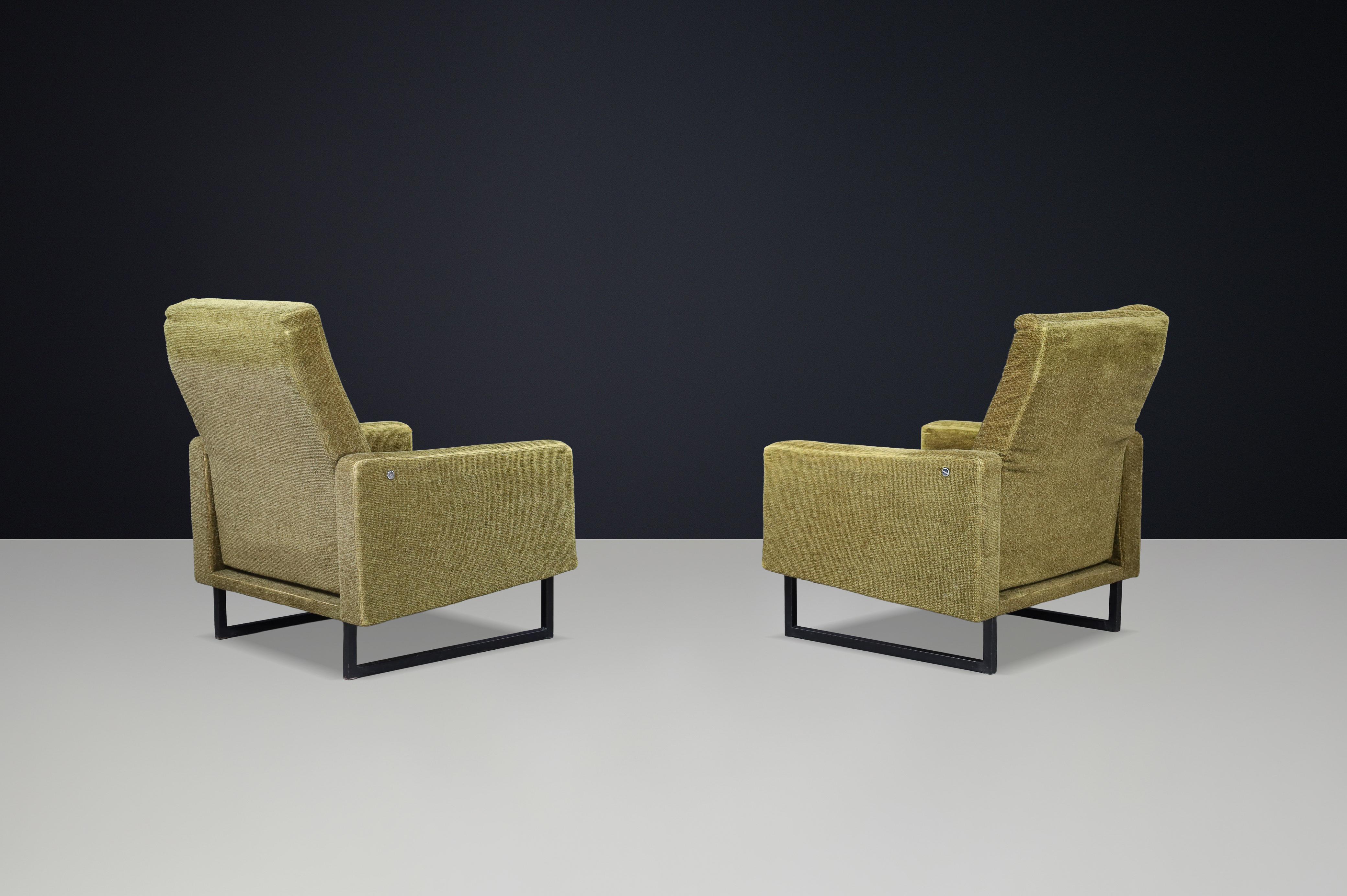 20th Century Pair of René-Jean Caillette Lounge Chairs for Steiner, France, 1963 For Sale