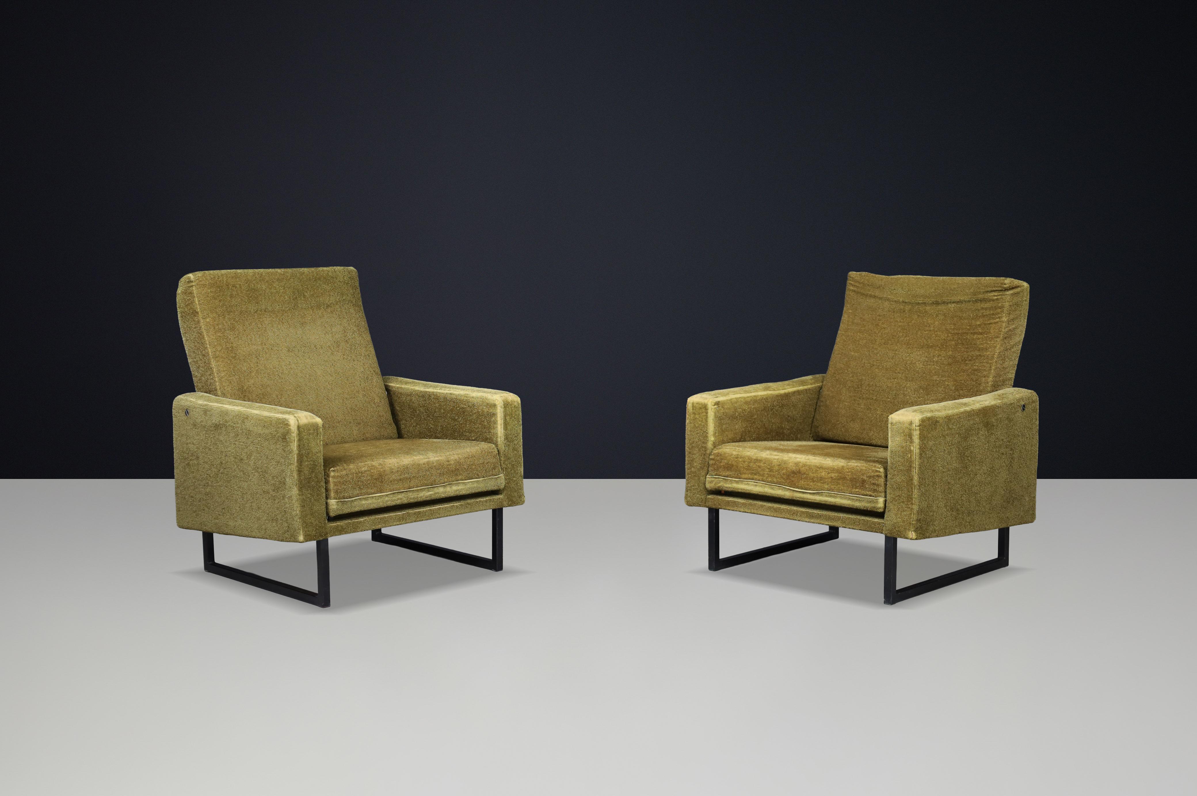 Steel Pair of René-Jean Caillette Lounge Chairs for Steiner, France, 1963 For Sale