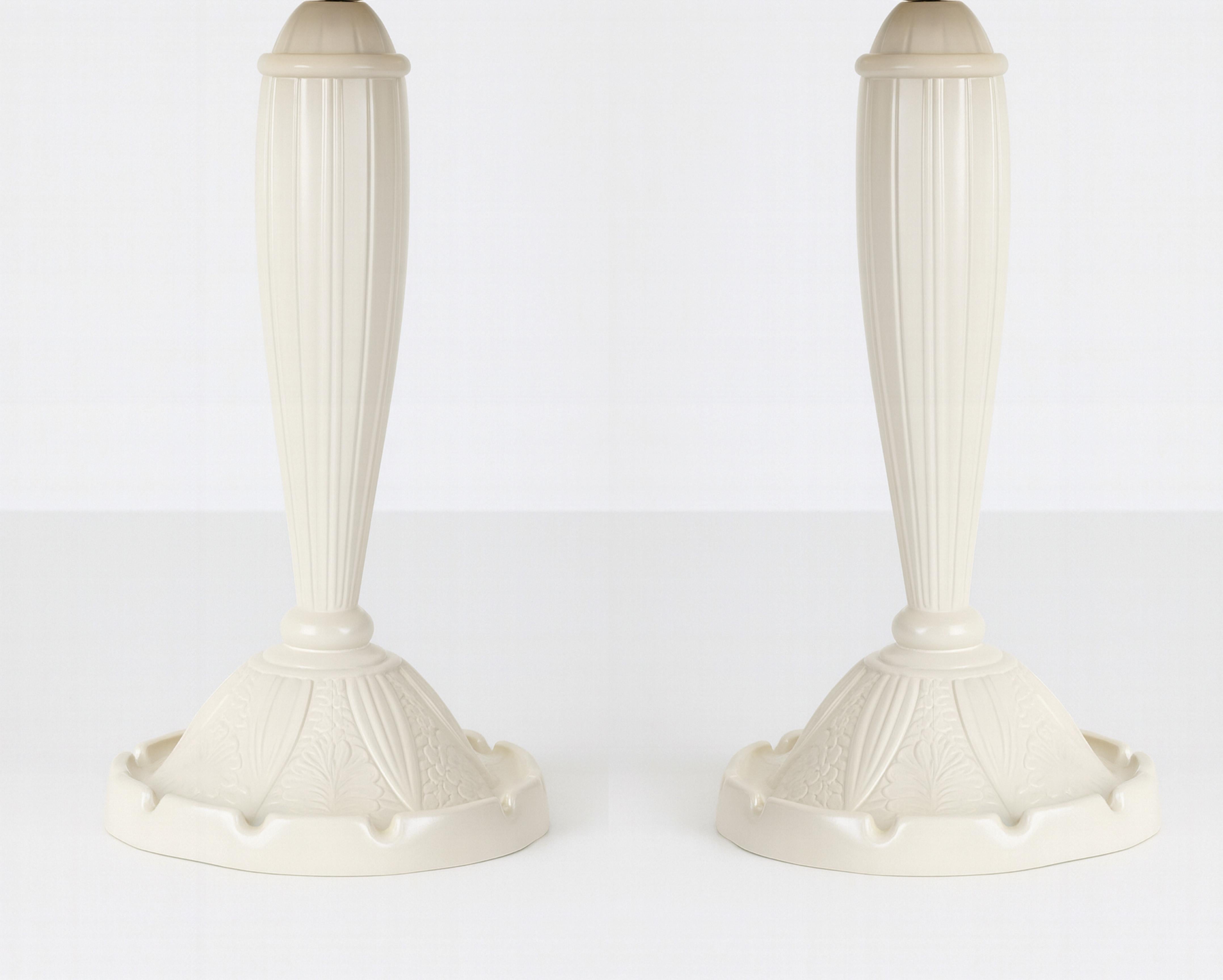 Pair of René Lalique style Art Deco Off White Lacquer Brass Table Lamp, 1920s im Angebot 3