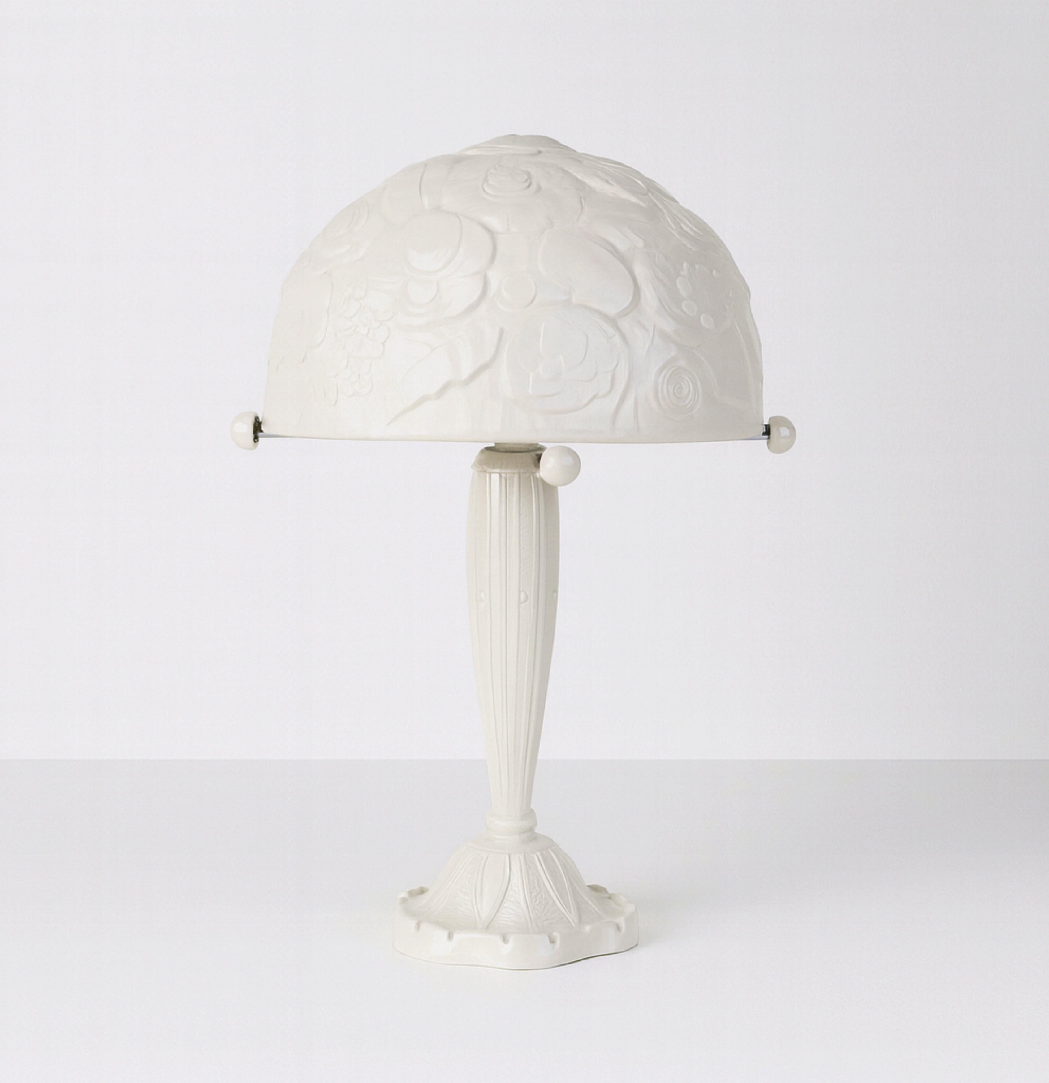 Pair of René Lalique style Art Deco Off White Lacquer Brass Table Lamp, 1920s im Angebot 2