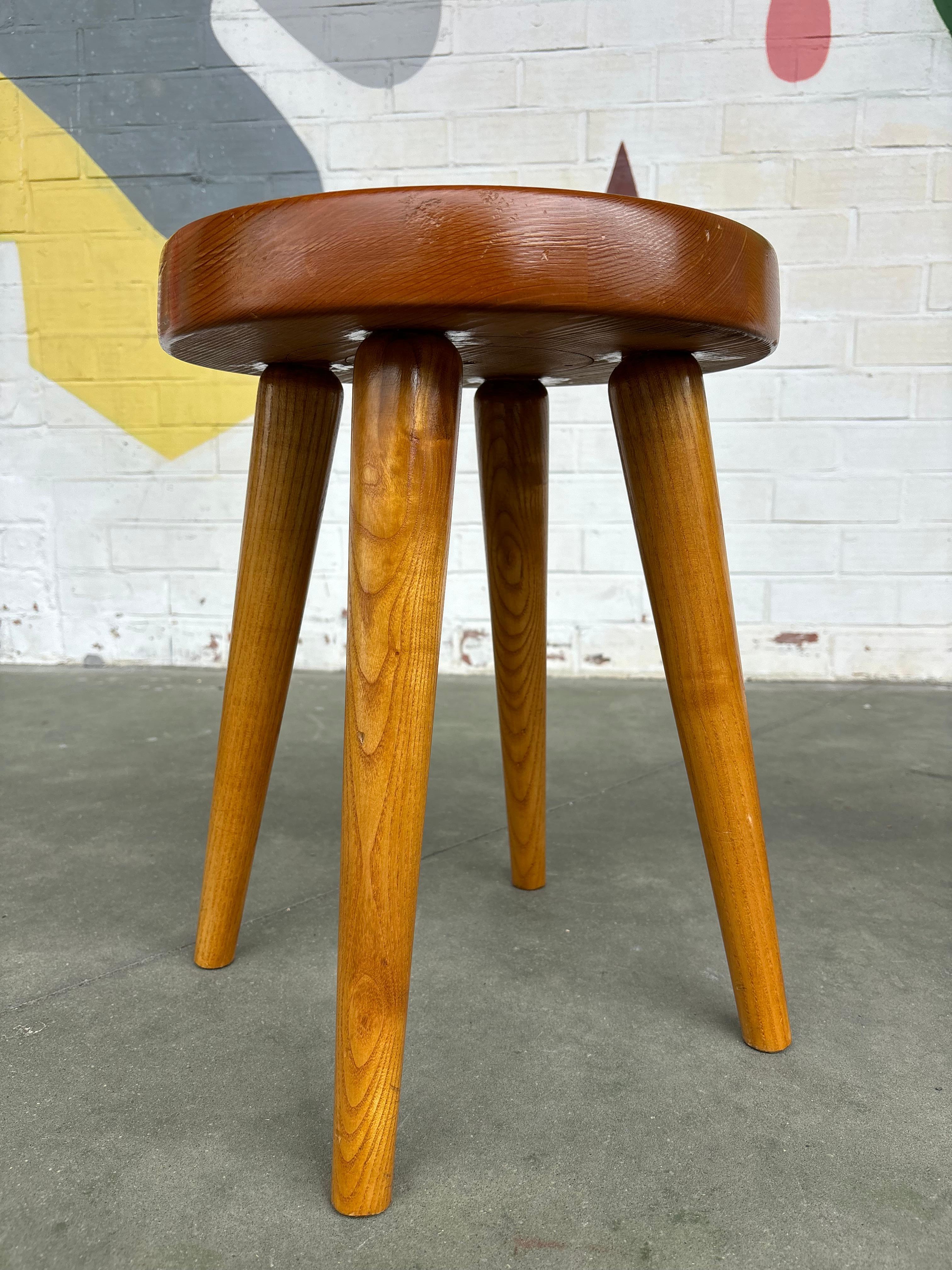 Paar Hocker von René Martin (Französisch) im Angebot