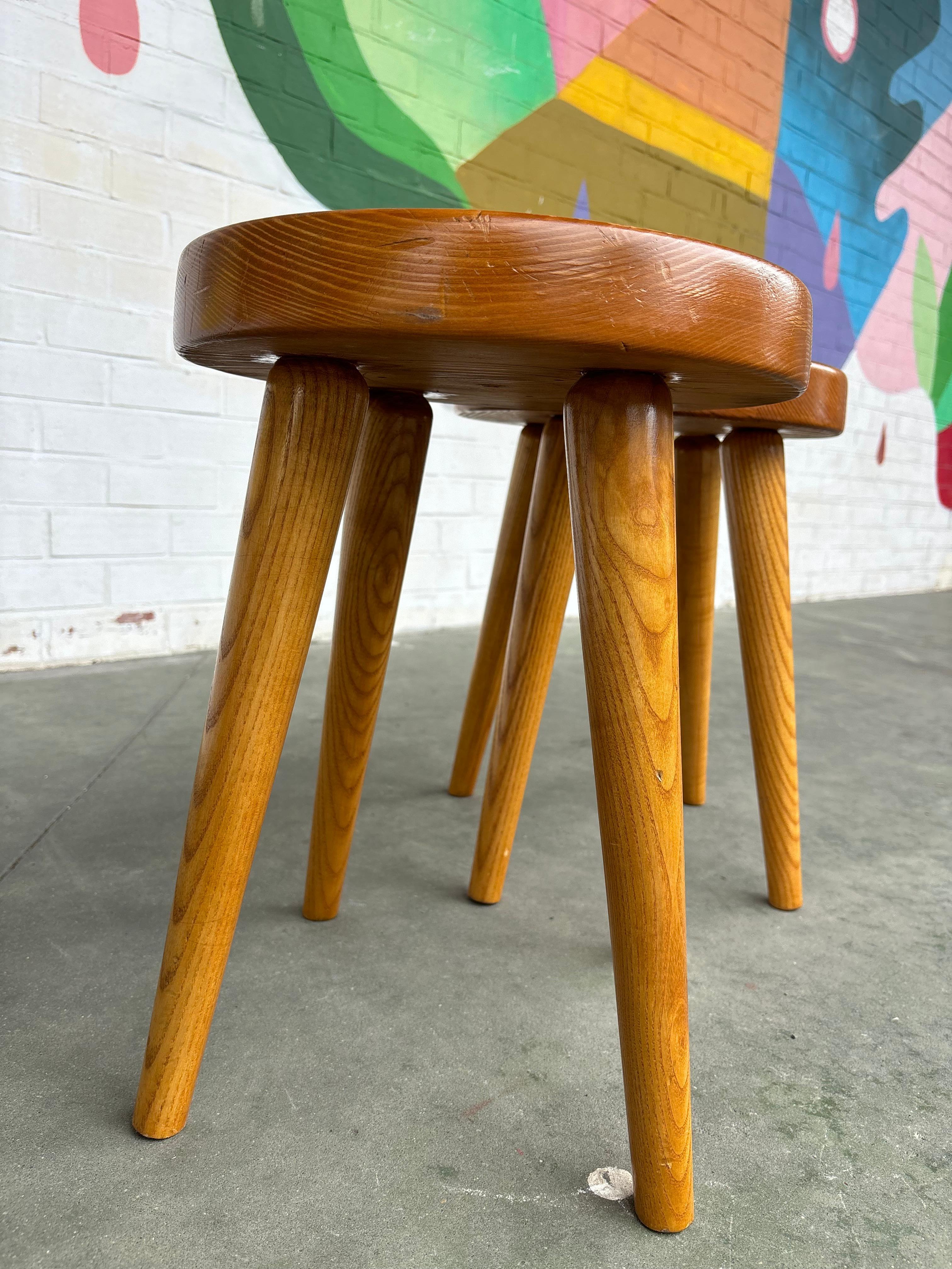 Paar Hocker von René Martin im Zustand „Gut“ im Angebot in SAINT-OUEN-SUR-SEINE, FR