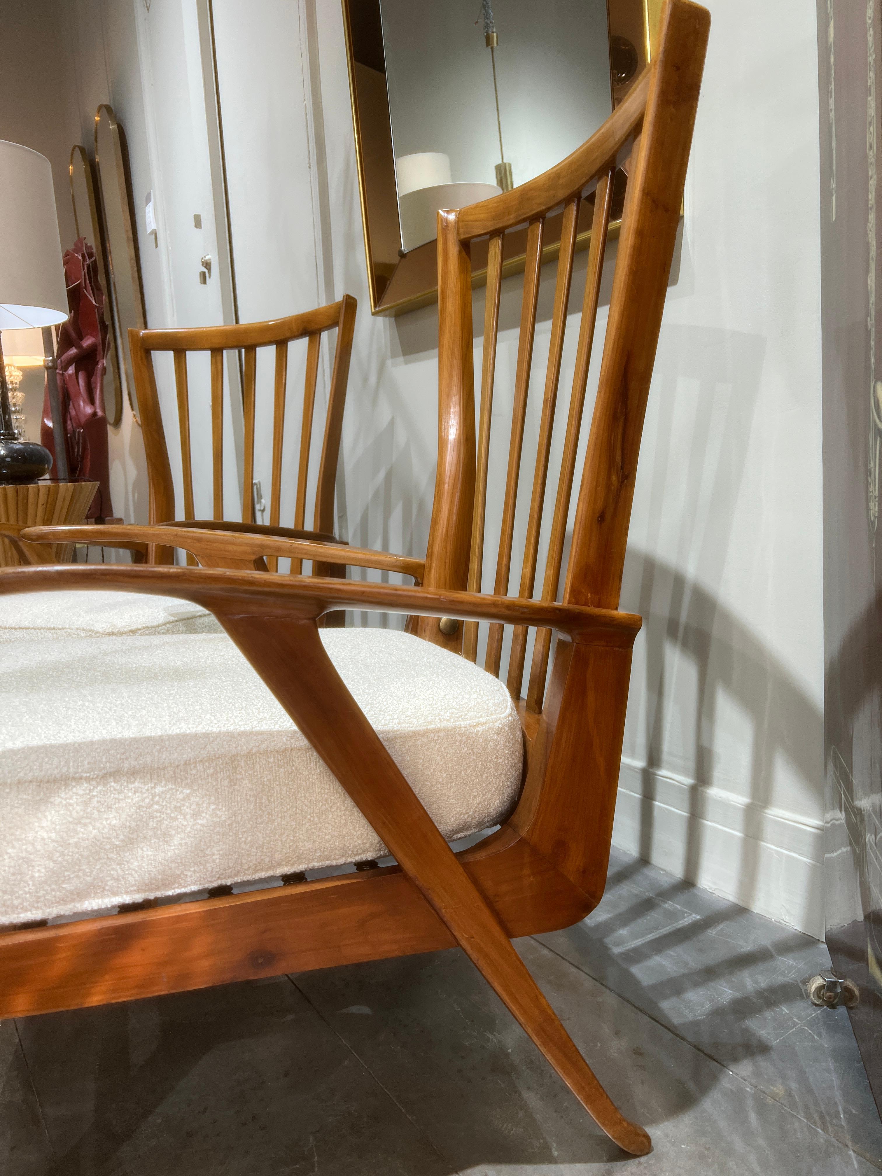 Paire de fauteuils Renzo Franchi en bois fruitier avec dossier inclinable 
Italie 1950