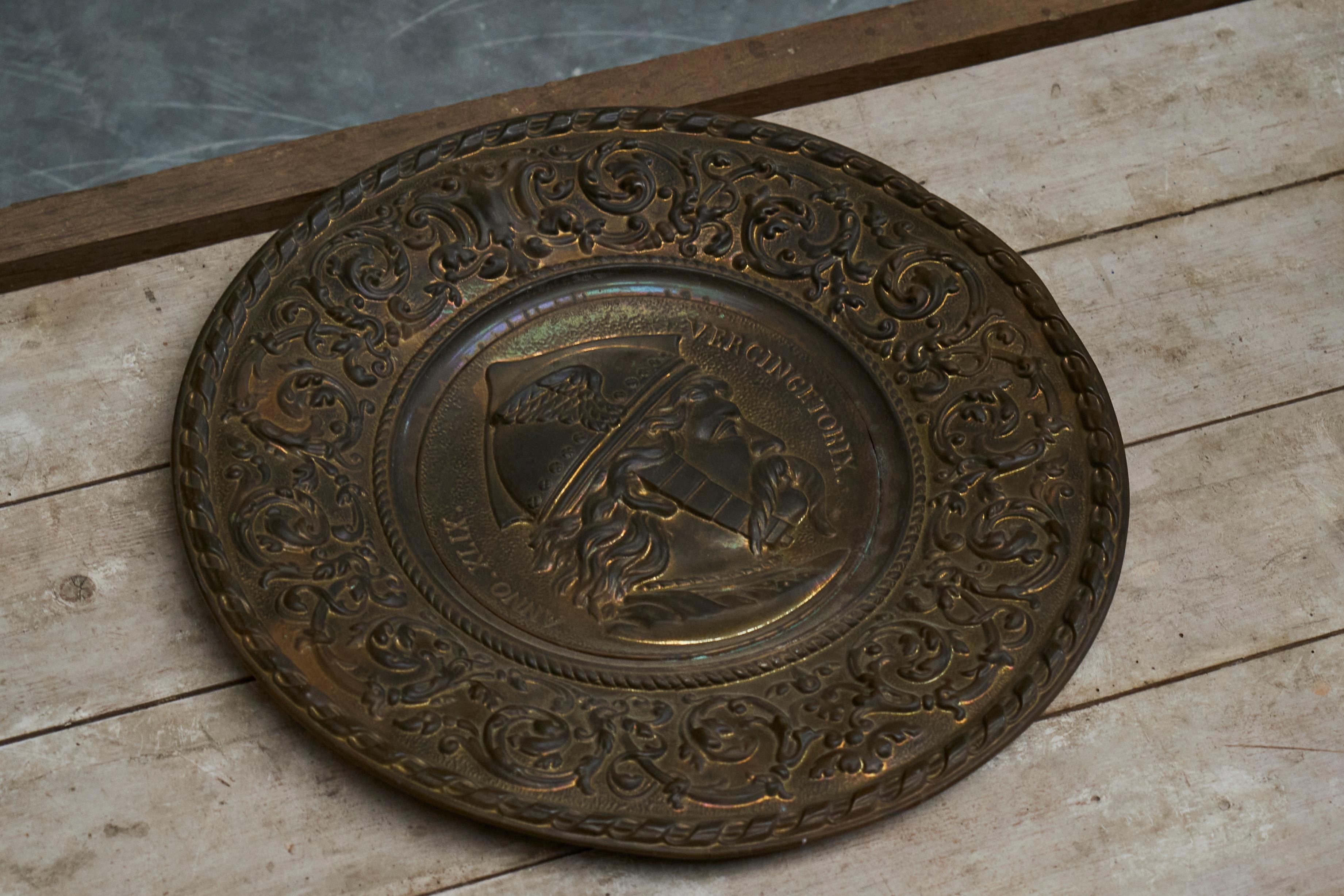 Paar Repoussen aus patiniertem Kupfer mit Cäsar und Vercingetorix 19. im Angebot 11