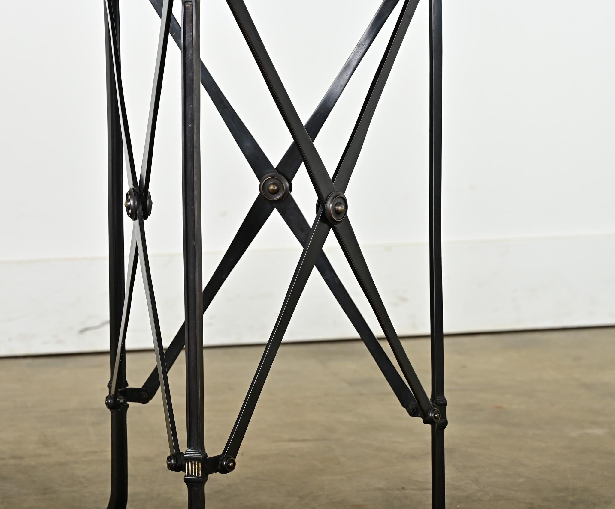 Paire de tables de guéridon de style Empire Revival en vente 1