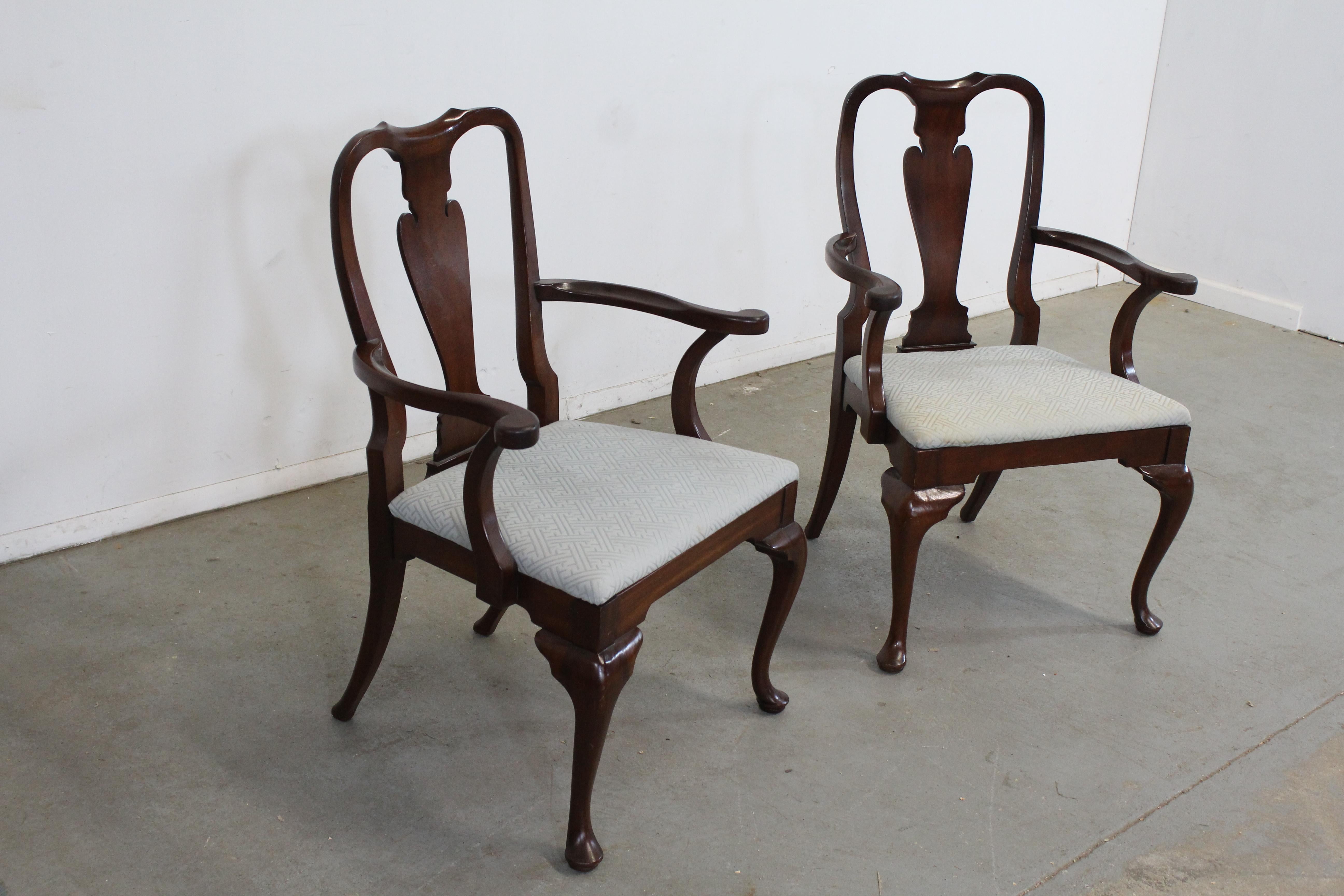 Pair of Reproduction Queen Anne solid mahogany arm dining chairs.

Offered is a pair of reproduction Queen Anne solid mahogany arm dining chairs. They are made of solid mahogany wood and have upholstered seats. In good condition for their age,