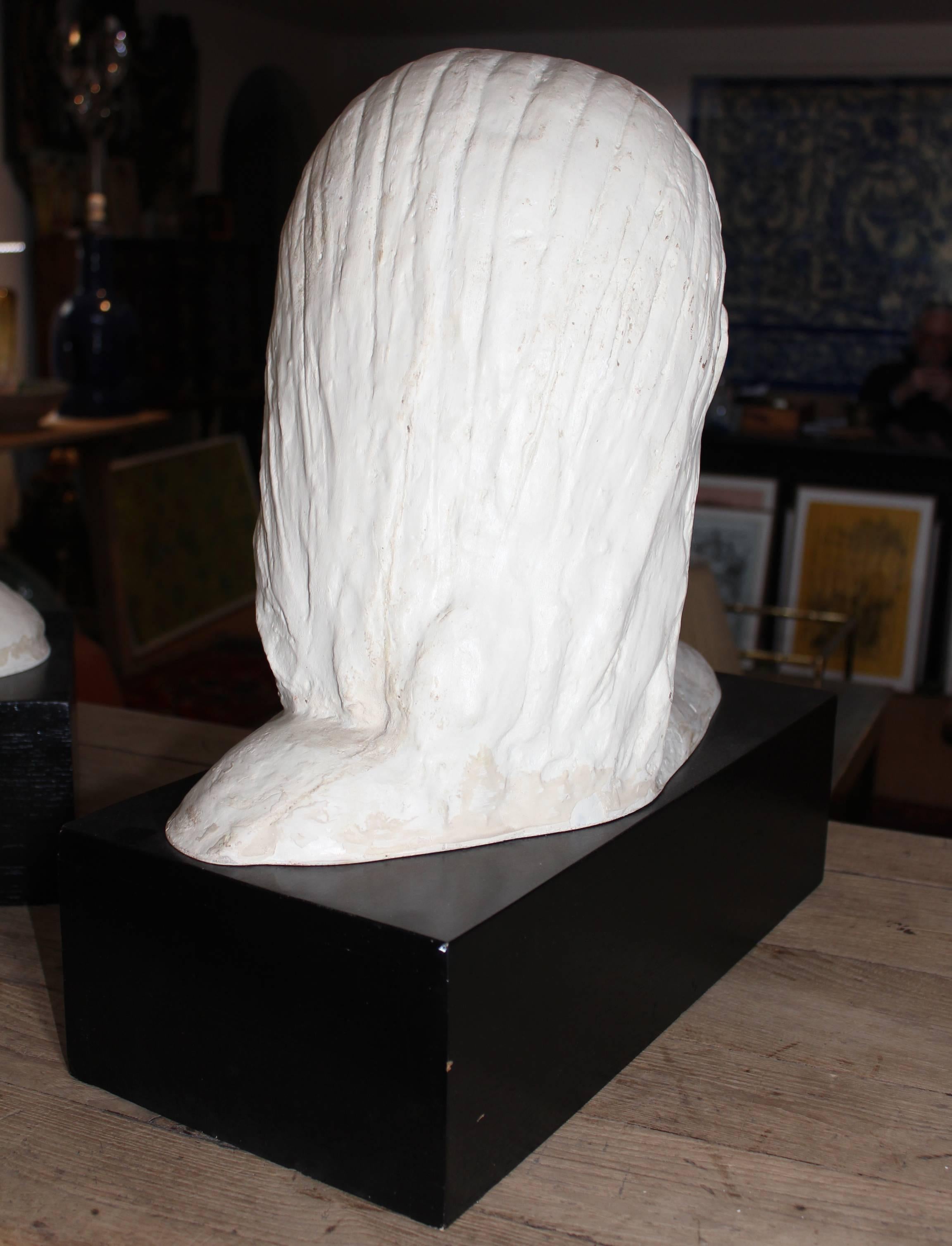 20th Century Pair of Resin African Busts with Plaster Finish on a Black Wooden Pedestal