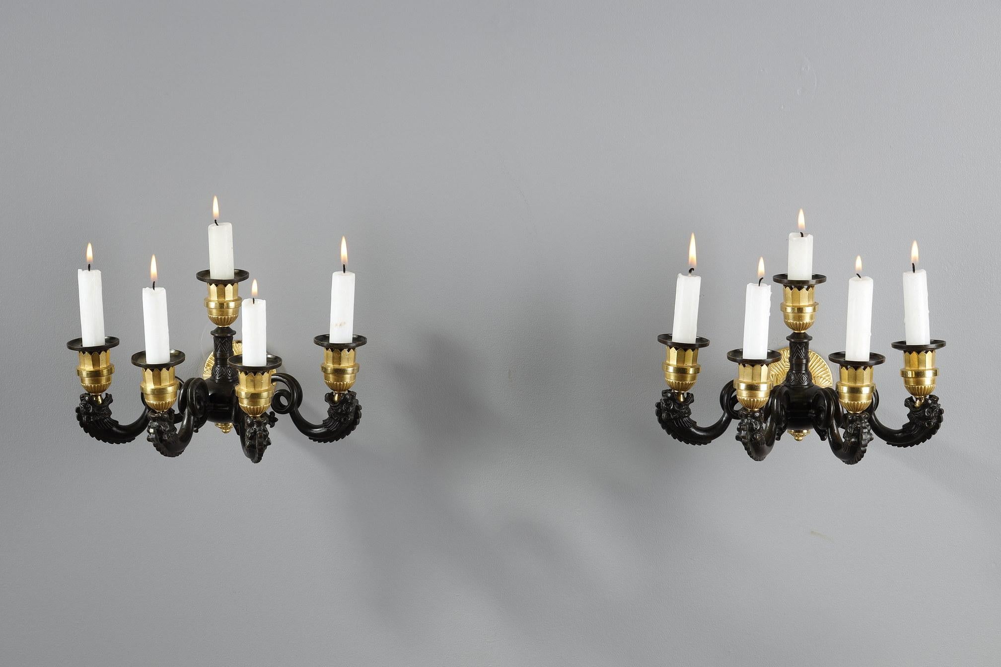 Pair of Restauration Period Sconces in Bronze In Good Condition For Sale In Paris, FR