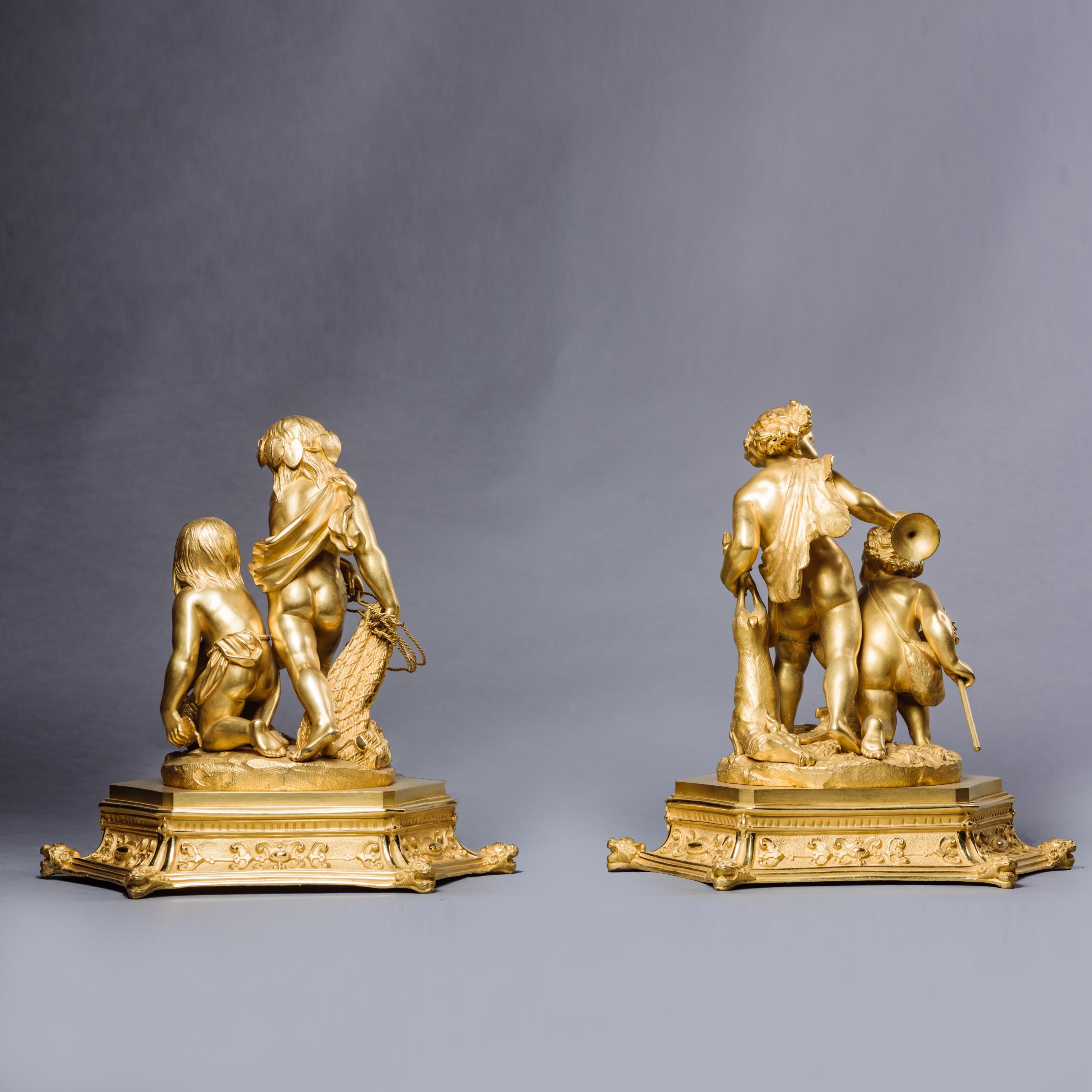 Paar Figurengruppeen aus vergoldeter Bronze aus der Zeit der Restauration. Französisch:: um 1830 im Zustand „Gut“ im Angebot in Brighton, West Sussex