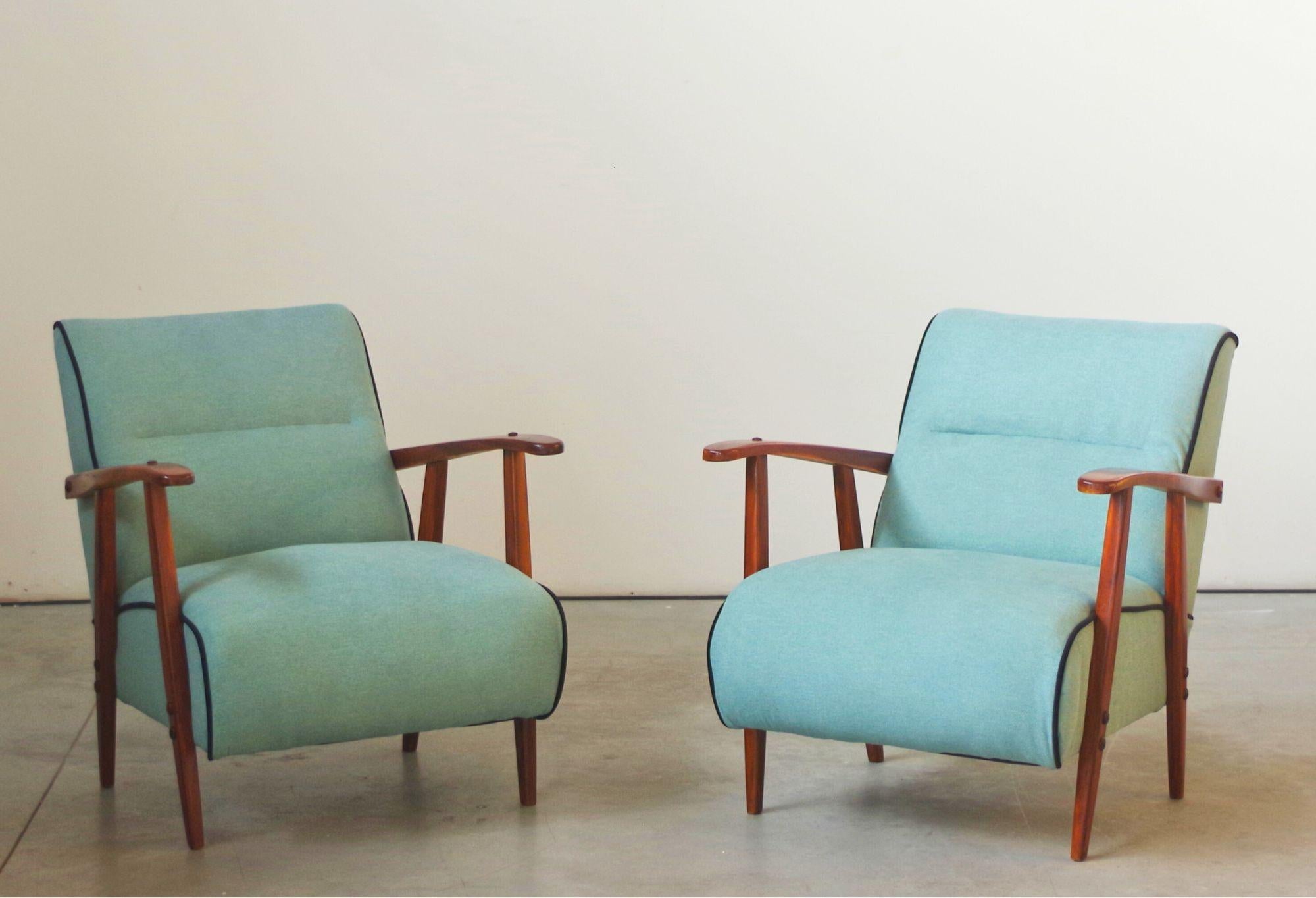Paire de fauteuils restaurés en bois de frêne des années 1940 dans le style moderne du milieu du siècle dernier

Cette superbe paire de fauteuils des années 1940 incarne l'élégance du design moderne du milieu du siècle dernier. Entièrement