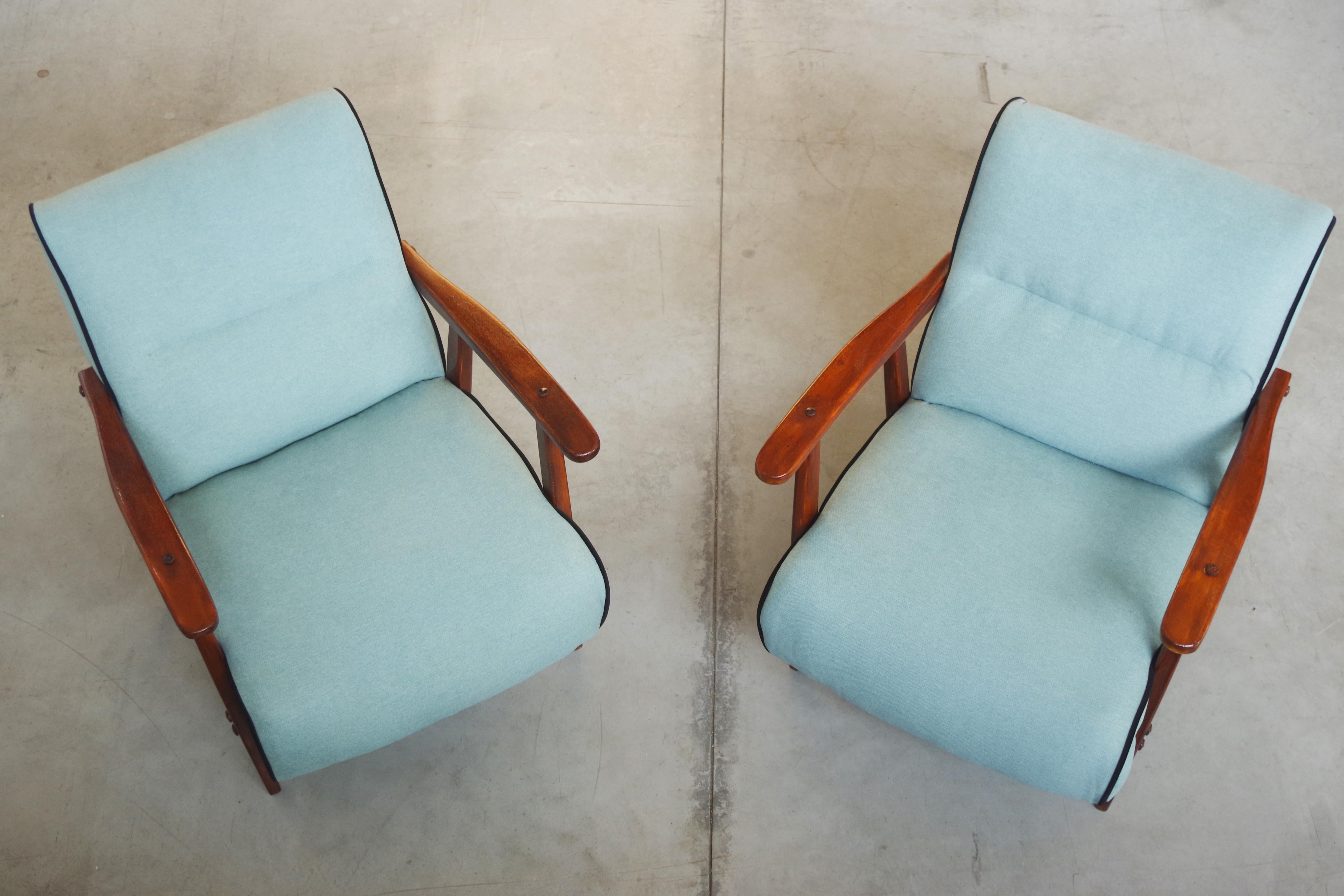 Paire de fauteuils restaurés en bois de frêne des années 1940 dans le style moderne du milieu du siècle dernier Bon état - En vente à Manzano, IT