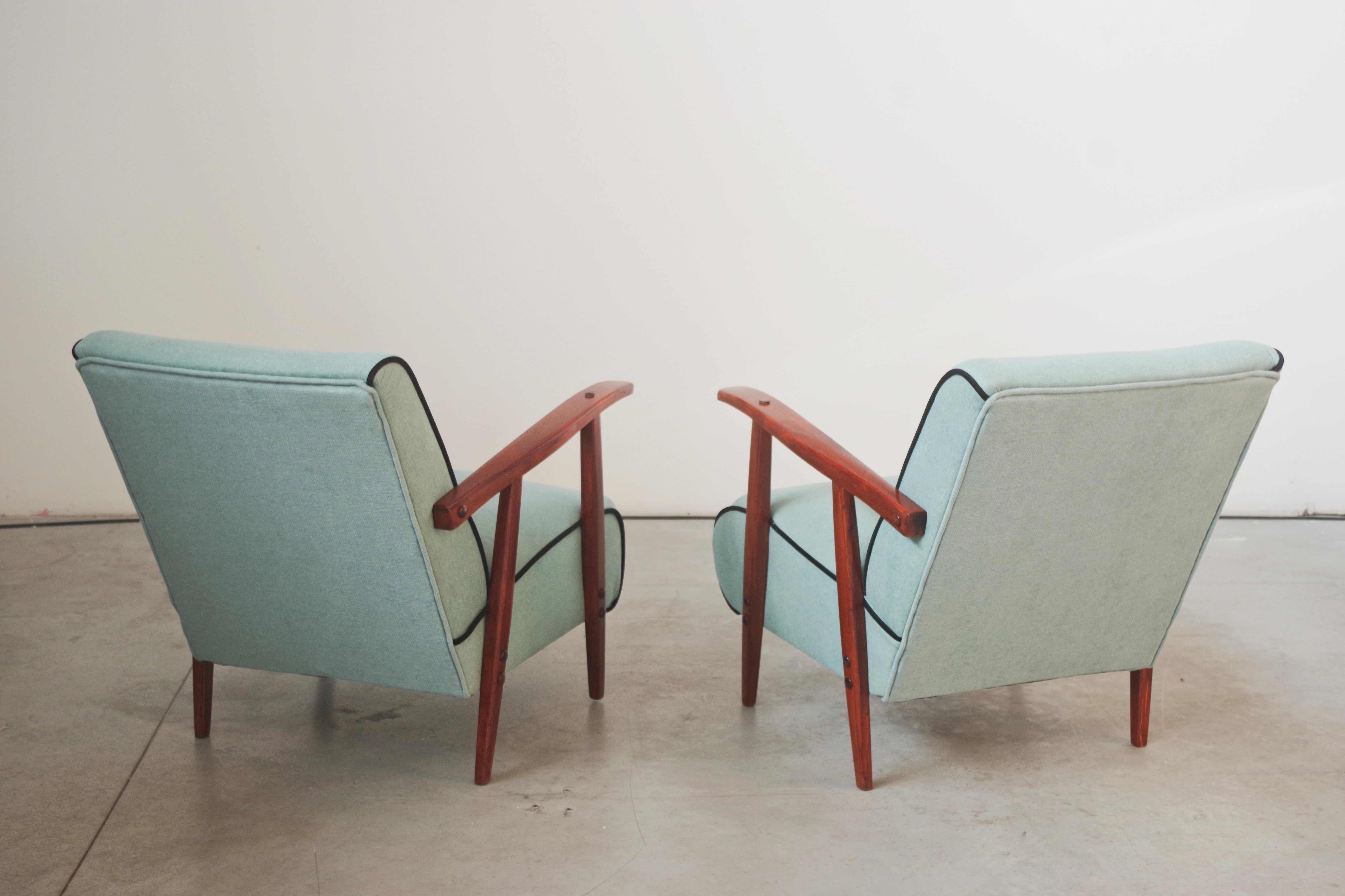Paire de fauteuils restaurés en bois de frêne des années 1940 dans le style moderne du milieu du siècle dernier en vente 3