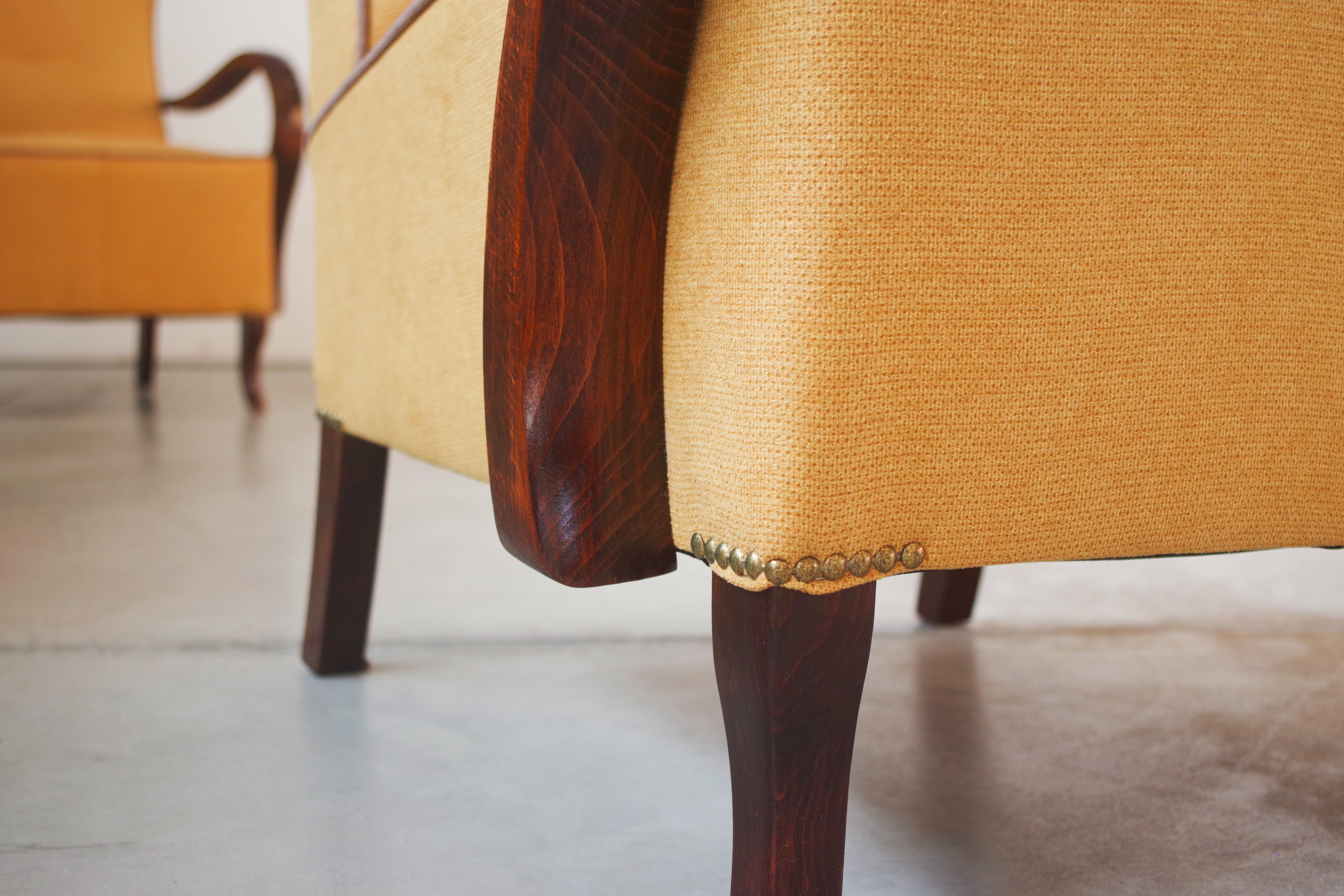Mid-20th Century Paire de fauteuils en hêtre restaurés des années 1940 dans le style moderne du milieu du siècle dernier en vente