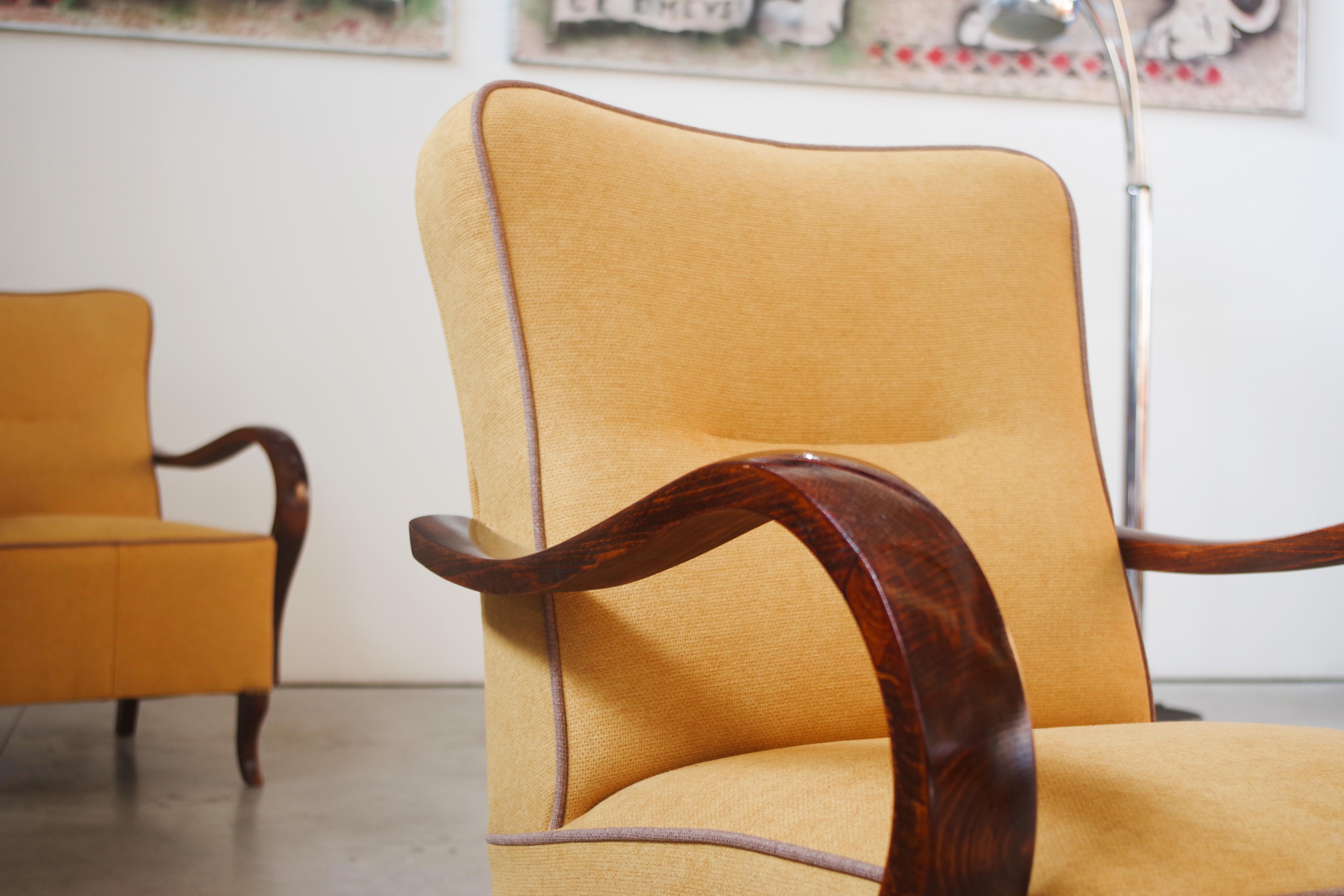 Bois Paire de fauteuils en hêtre restaurés des années 1940 dans le style moderne du milieu du siècle dernier en vente