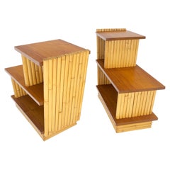Paire de tables d'appoint restaurées des années 1950 en acajou massif et bambou Reed Step Side Tables Stands