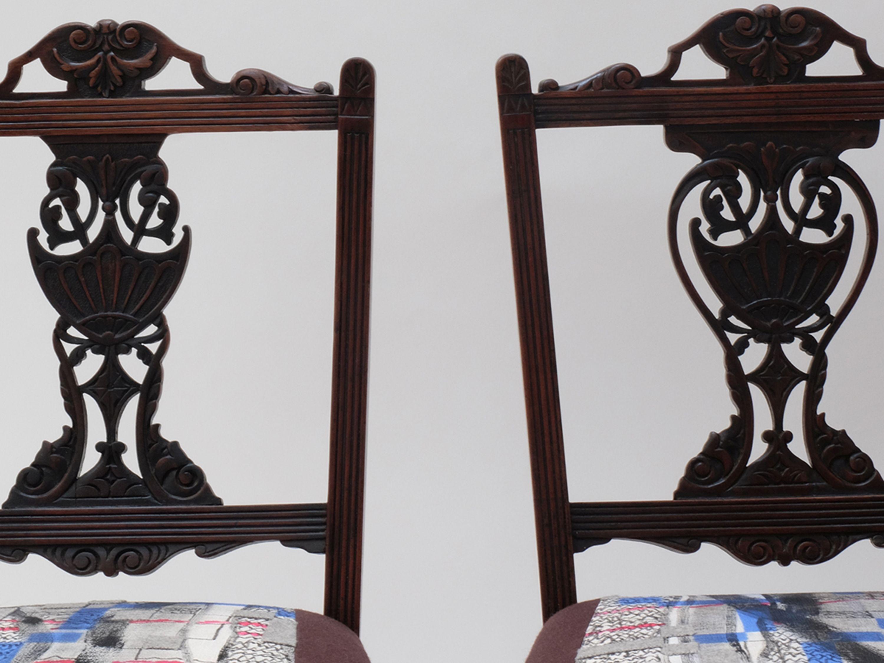 Édouardien Paire de chaises d'appoint anciennes restaurées de style édouardien vers 1910  en vente