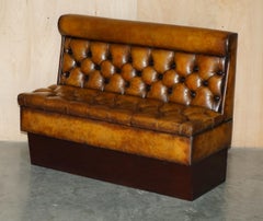 PAIR OF RESTORED ANTiQUE VICTORIAN CHESTERFIELD LEATHER SNOOKER HALL PUB BENCHES