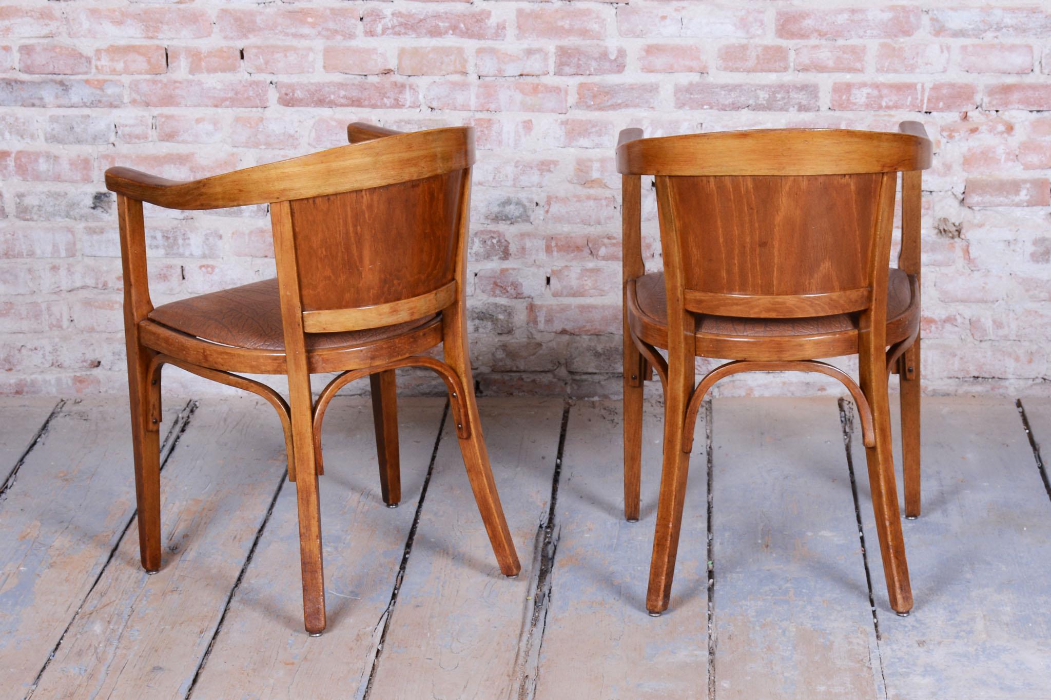 Pair of Restored Art Deco Armchairs, Beech, Leatherette, Austria, 1930s Bon état - En vente à Brandys nad Labem, Středočeský kraj