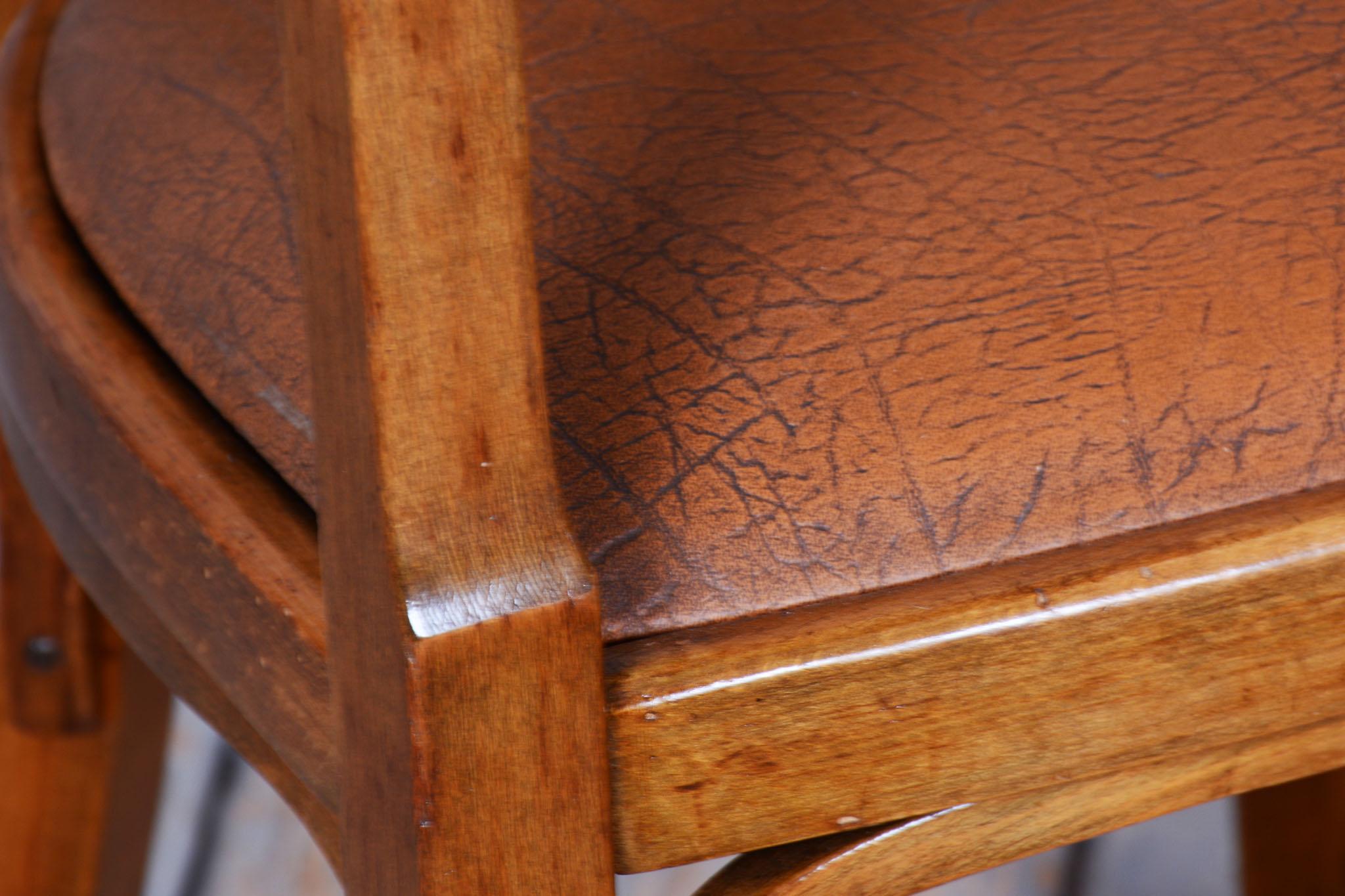 Pair of Restored Art Deco Armchairs, Beech, Leatherette, Austria, 1930s en vente 1