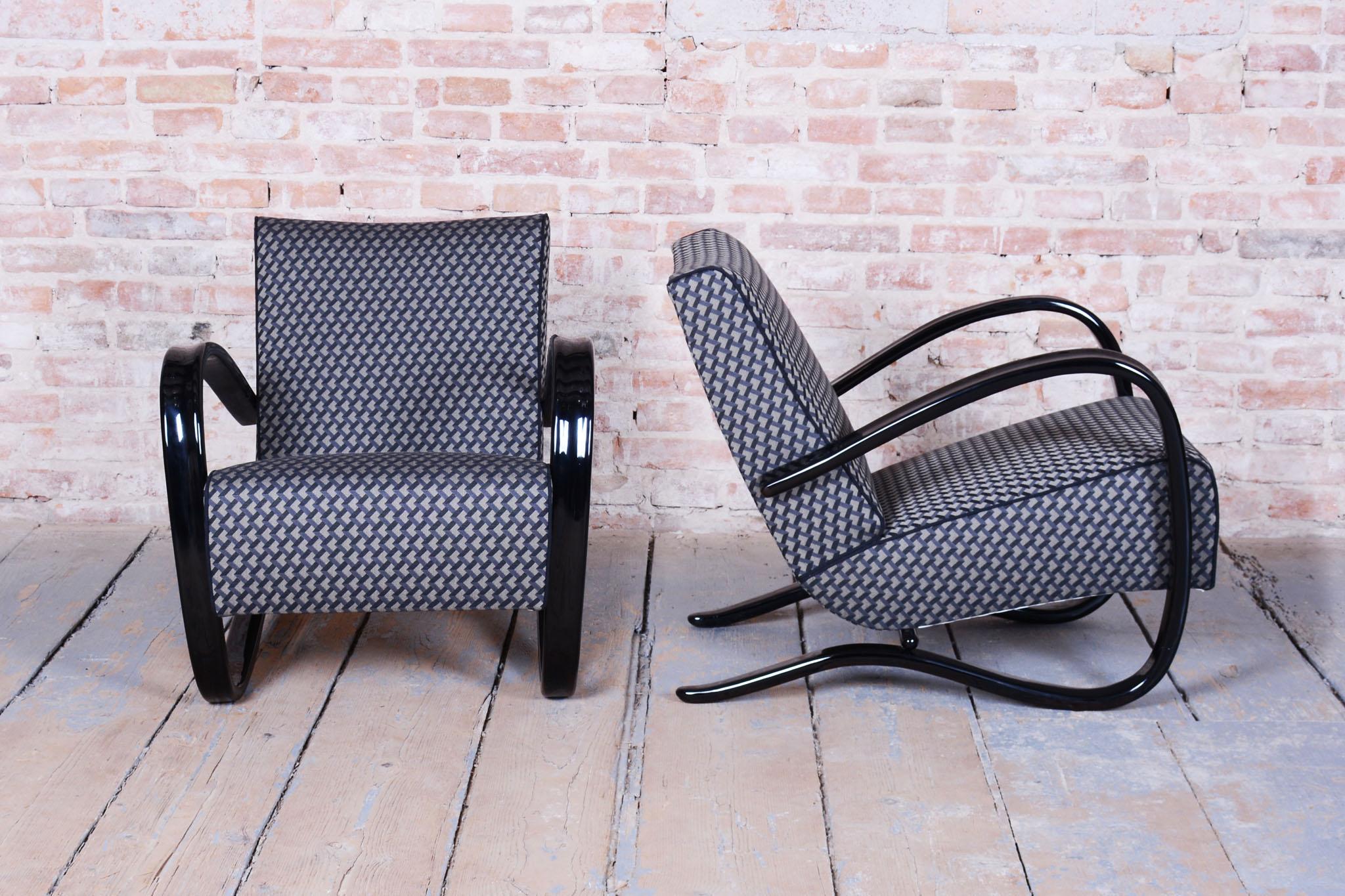 Paire de fauteuils Art Déco restaurés,  par J. Halabala, UP Zavody, Tchèque, années 1930 Bon état - En vente à Brandys nad Labem, Středočeský kraj