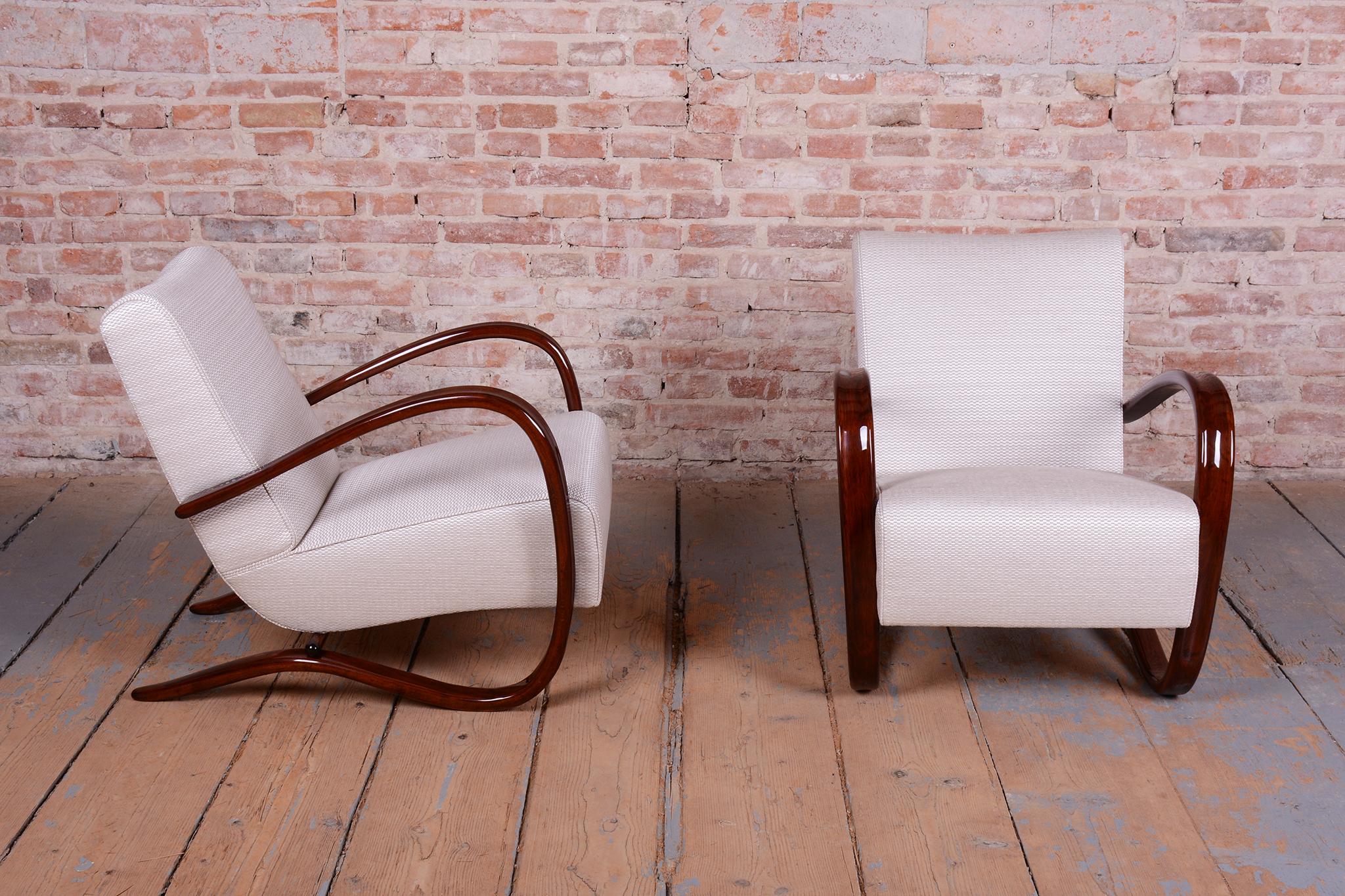 Paire de fauteuils Art Déco restaurés,  par J. Halabala, UP Zavody, Tchèque, années 1930 Bon état - En vente à Brandys nad Labem, Středočeský kraj