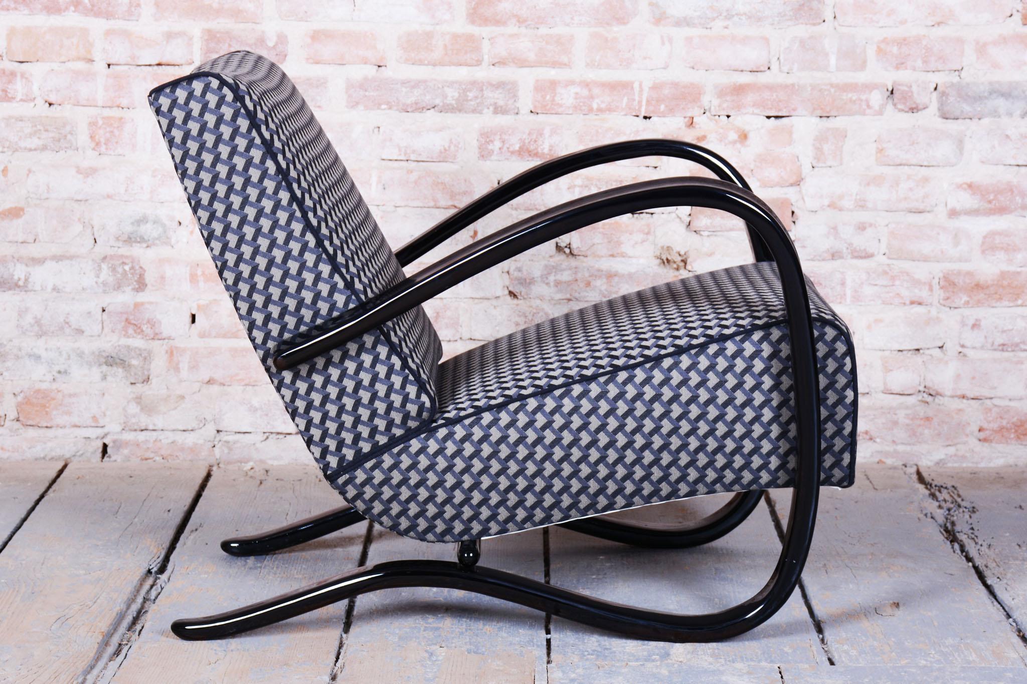 Tissu Paire de fauteuils Art Déco restaurés,  par J. Halabala, UP Zavody, Tchèque, années 1930 en vente