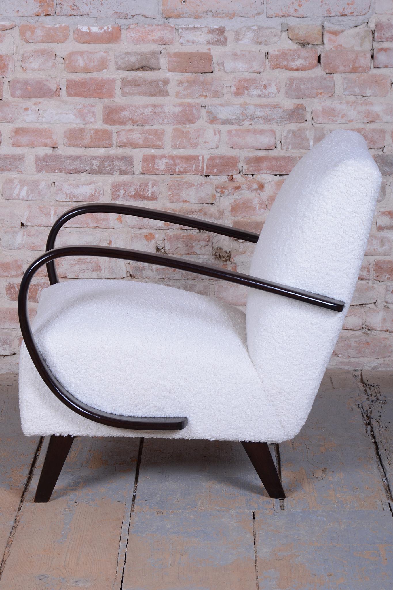 Paire de fauteuils Art Déco restaurés,  par J. Halabala, UP Závody, tchèque, années 1940 en vente 1