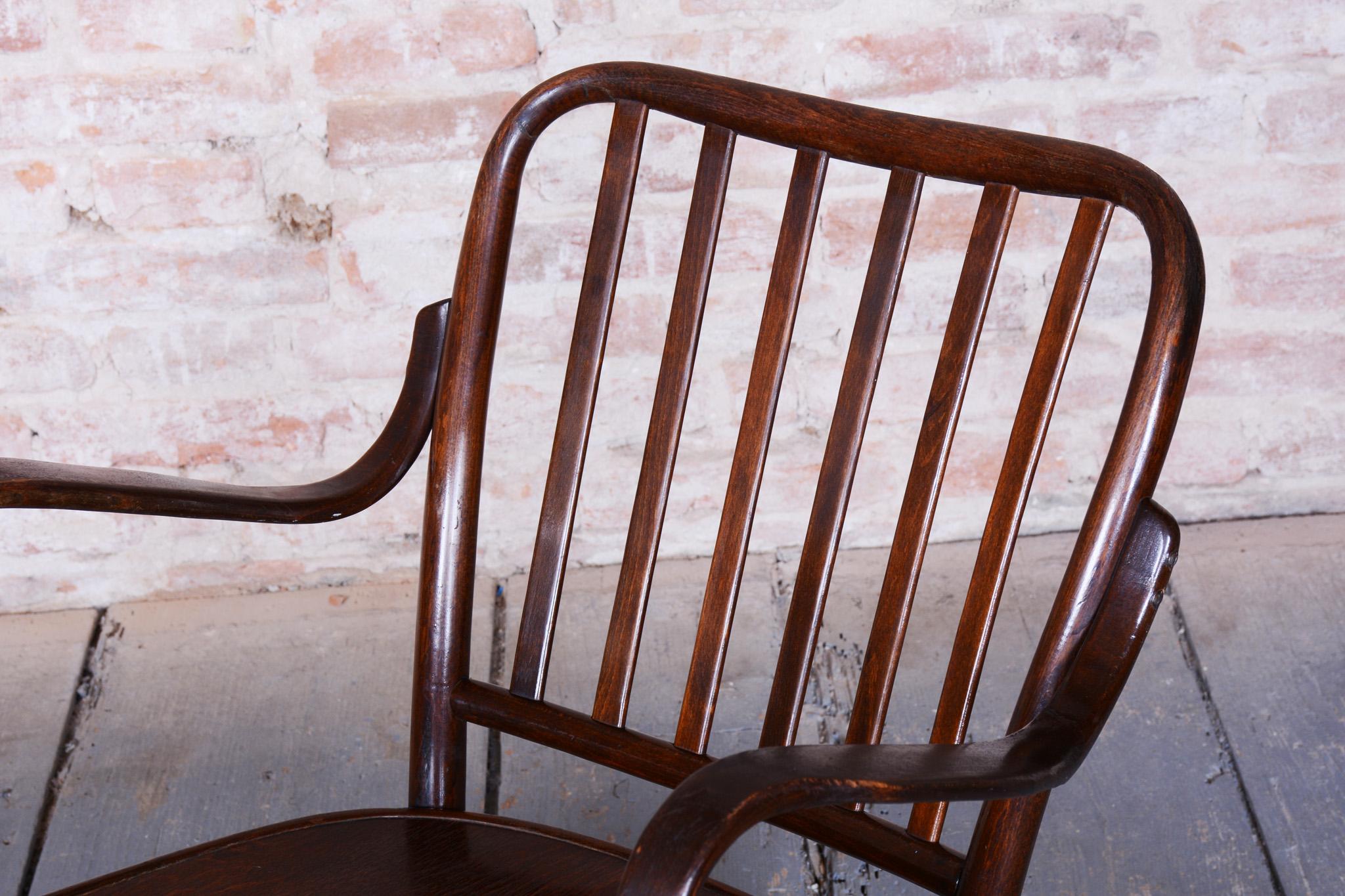 Pair of Restored Art Deco Armchairs, by Josef Frank, Thonet, Beech, Czech, 1930s en vente 1