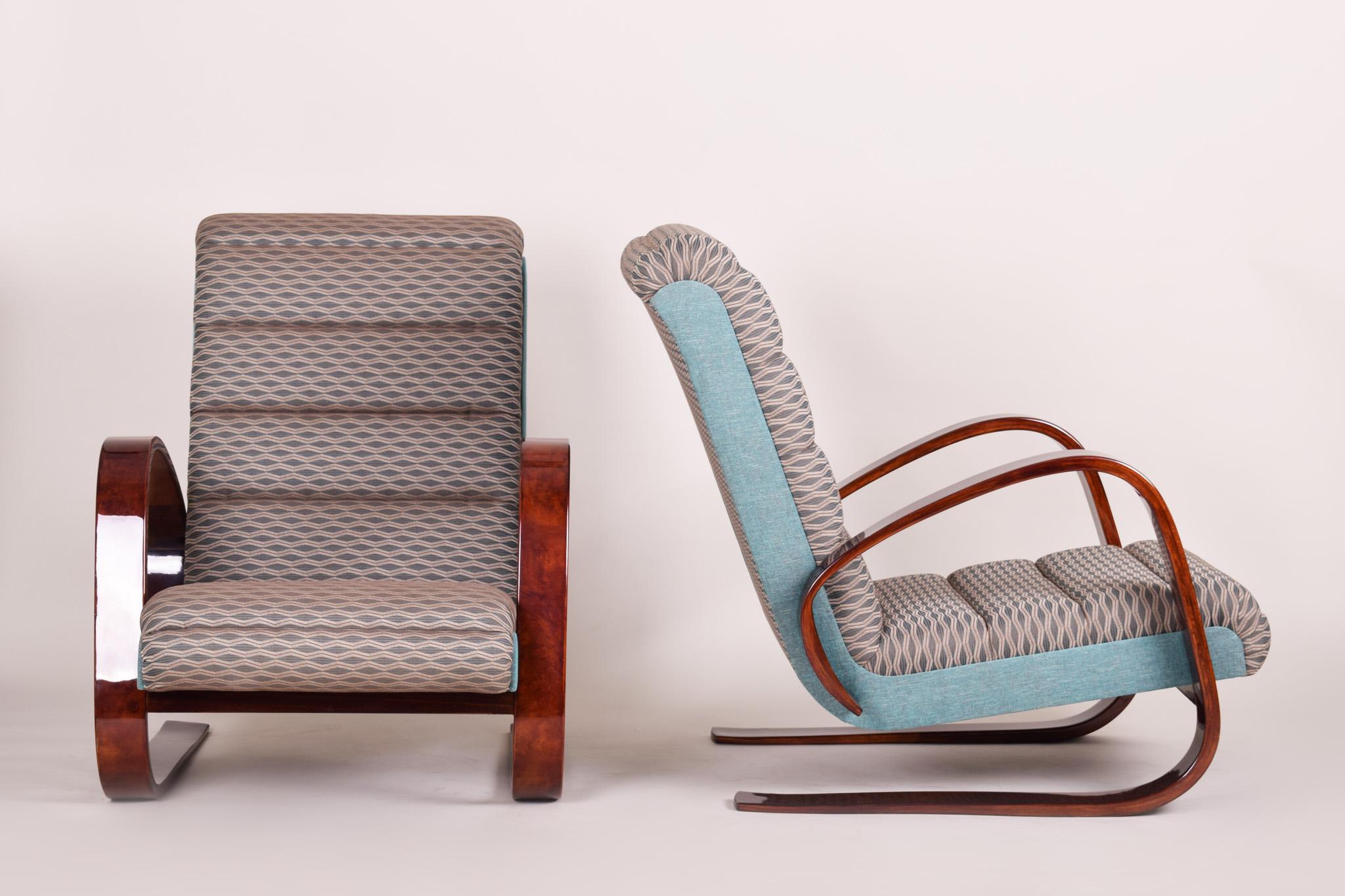 Paar restaurierte Art Deco Sessel, von Miroslav Navrátil, Nussbaum, Tschechisch, 1930er Jahre (Art déco) im Angebot