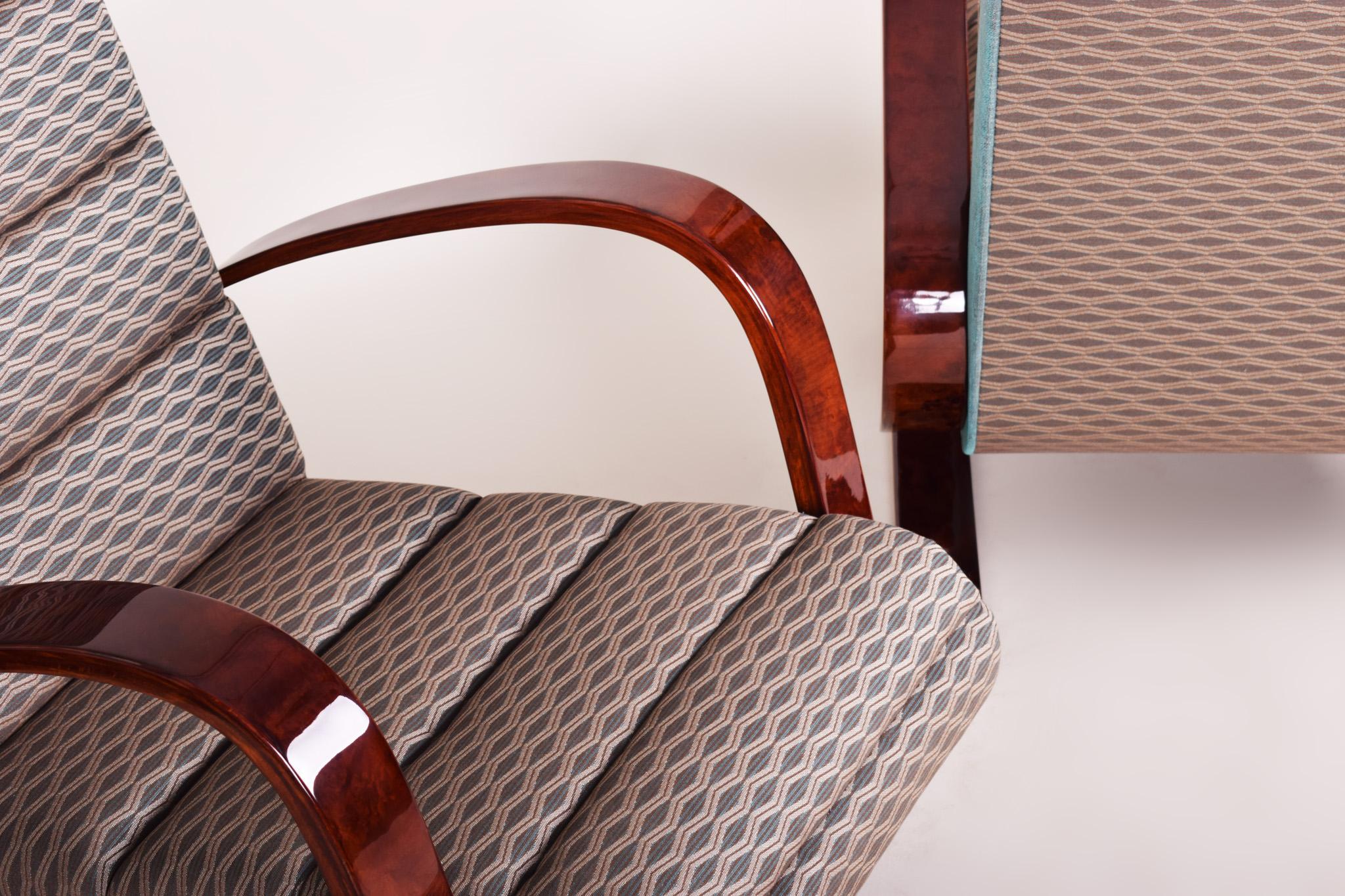 Paar restaurierte Art Deco Sessel, von Miroslav Navrátil, Nussbaum, Tschechisch, 1930er Jahre (Stoff) im Angebot