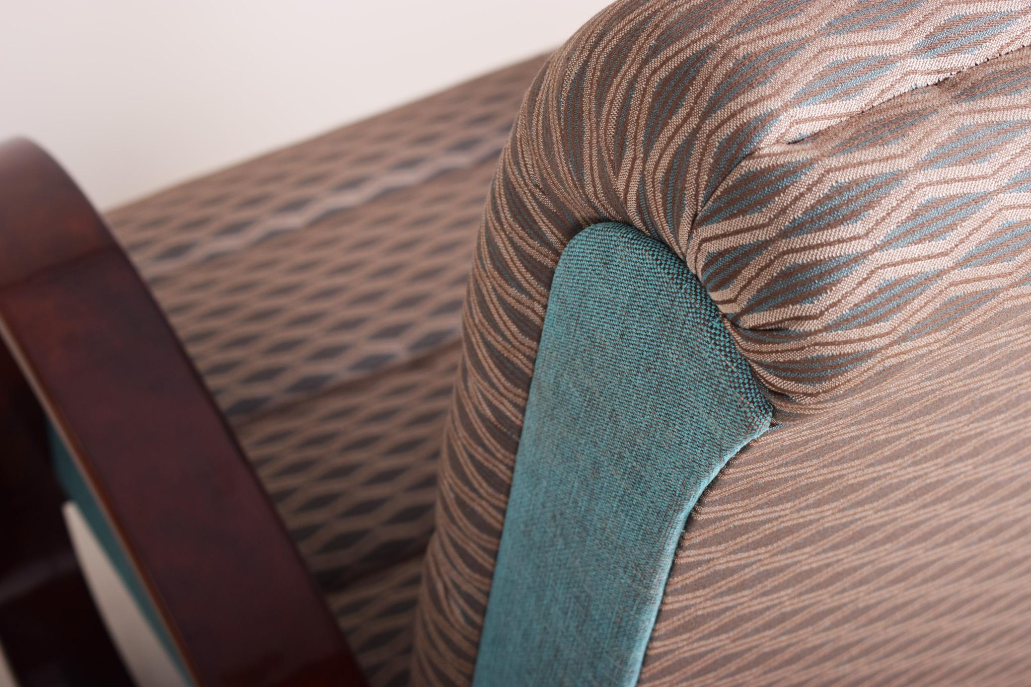 Paar restaurierte Art Deco Sessel, von Miroslav Navrátil, Nussbaum, Tschechisch, 1930er Jahre im Angebot 1