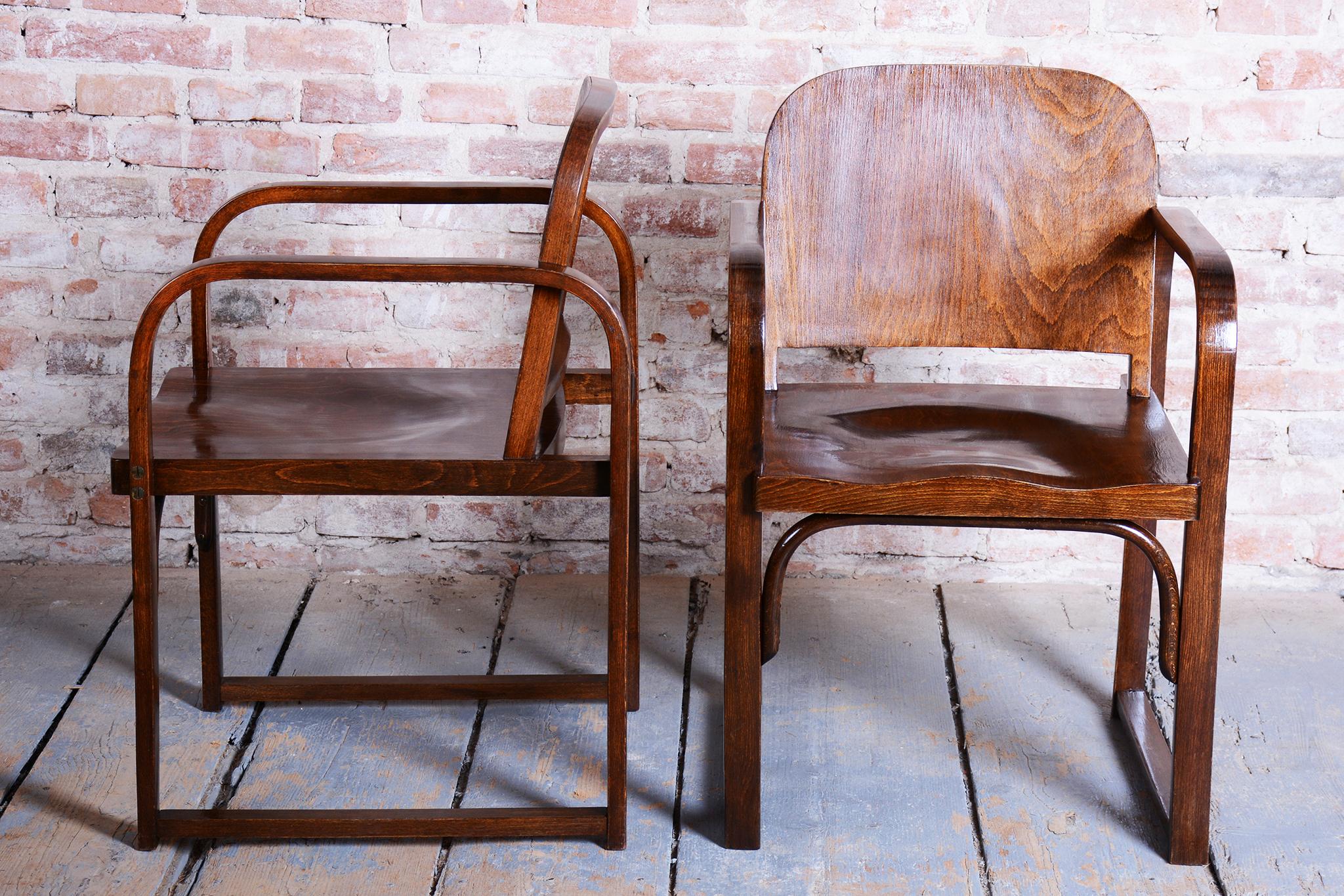 Tchèque Paire de fauteuils Art déco restaurés, par Tatra, Pravenec, Beeche, République tchèque, années 1930 en vente