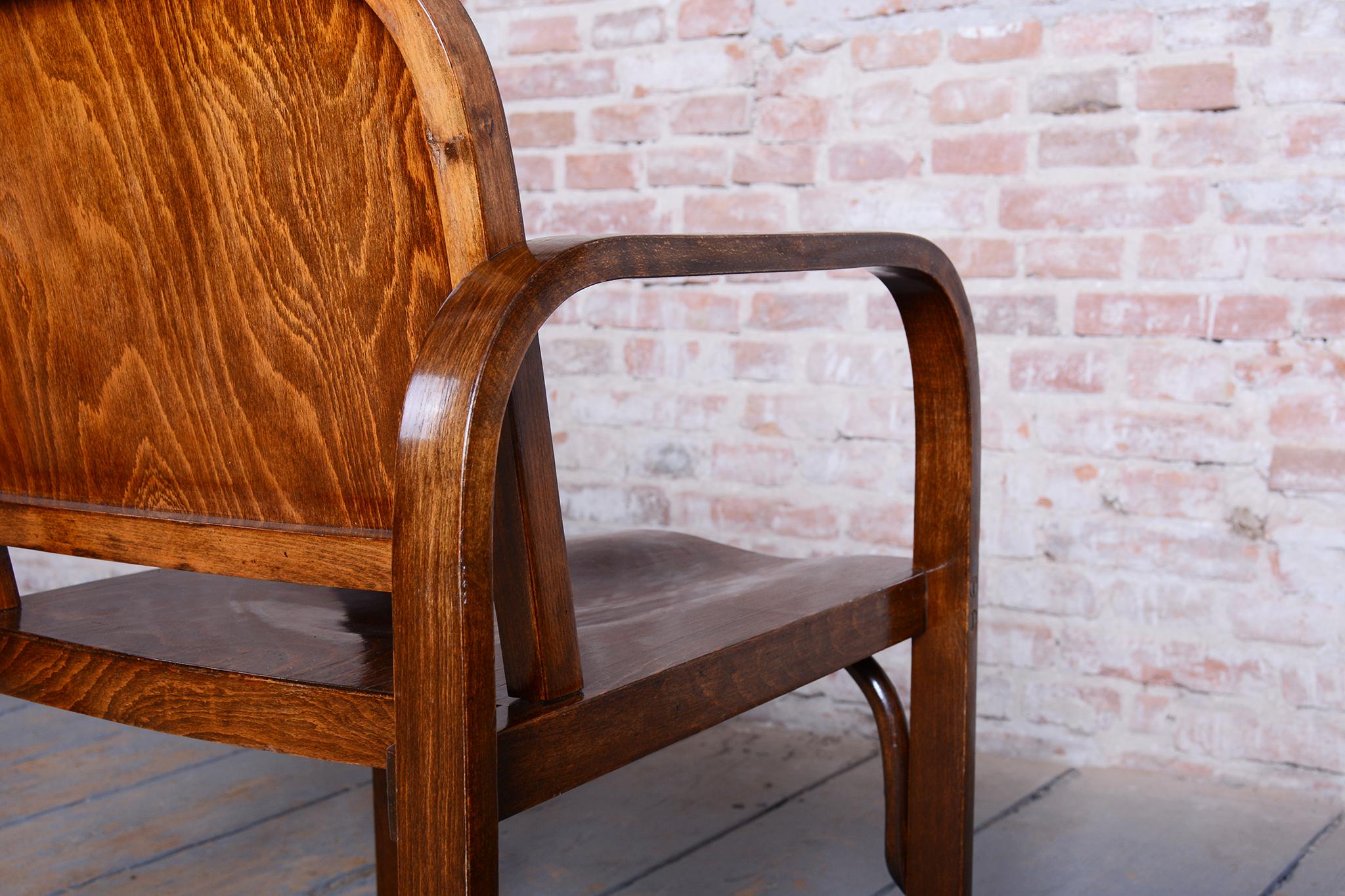 Paire de fauteuils Art déco restaurés, par Tatra, Pravenec, Beeche, République tchèque, années 1930 en vente 2