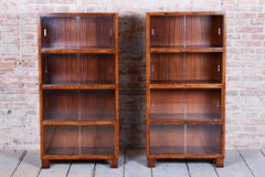Paar restaurierte Art-Déco-Bücherregale, von Oldřich Liška, Nussbaum, Tschechisch, 1920er Jahre