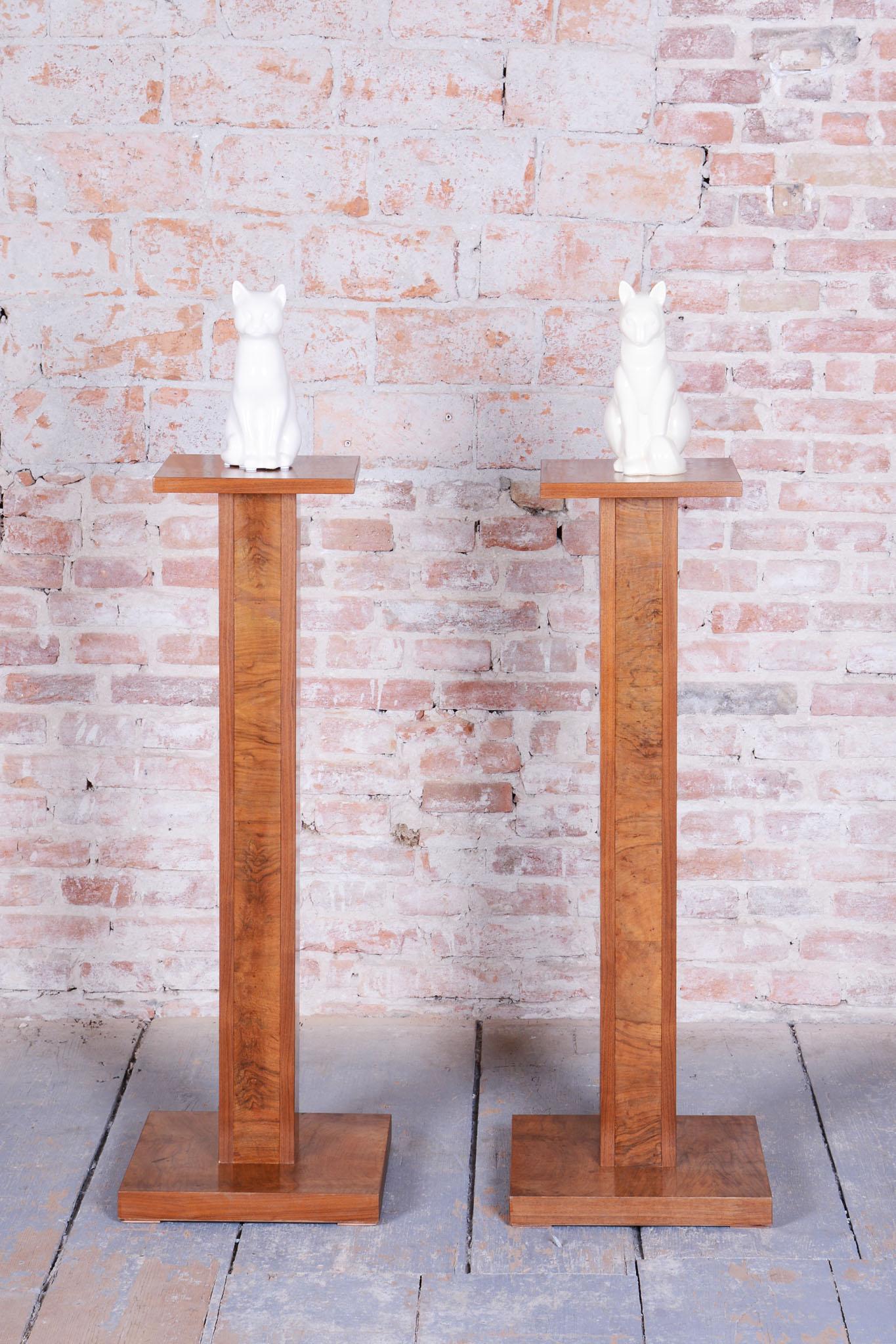 Tchèque Paire de The Pedestals Art Deco restaurés, noyer, Revive polonais, tchèque, années 1920 en vente