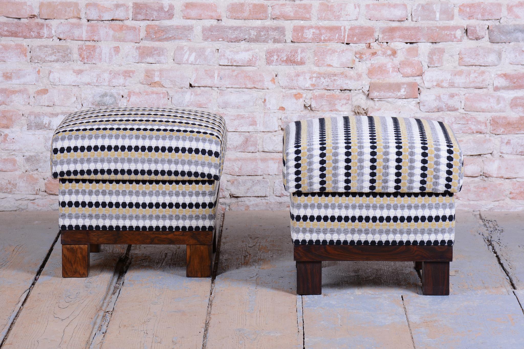Français Paire de tabourets Art Déco restaurés, palissandre, retapissés, tchèque, années 1920 en vente