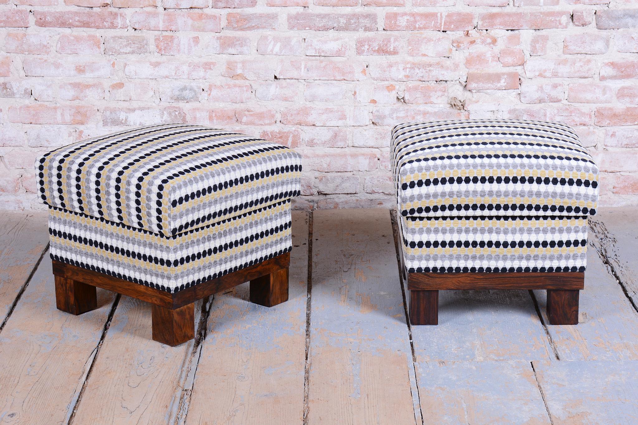 Tissu Paire de tabourets Art Déco restaurés, palissandre, retapissés, tchèque, années 1920 en vente