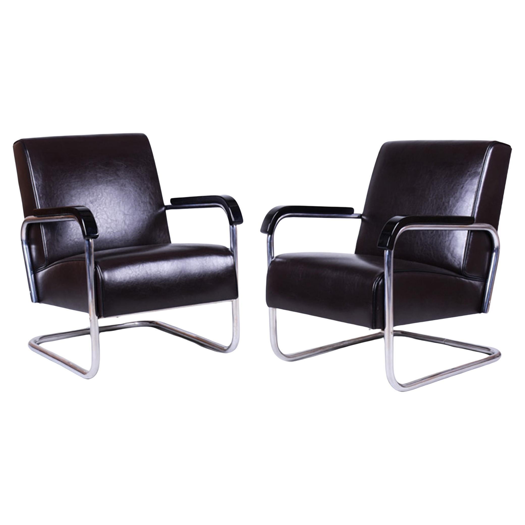 Paire de fauteuils Bauhaus restaurés, par Hynek Gottwald, cuir, tchèque, années 1930 en vente