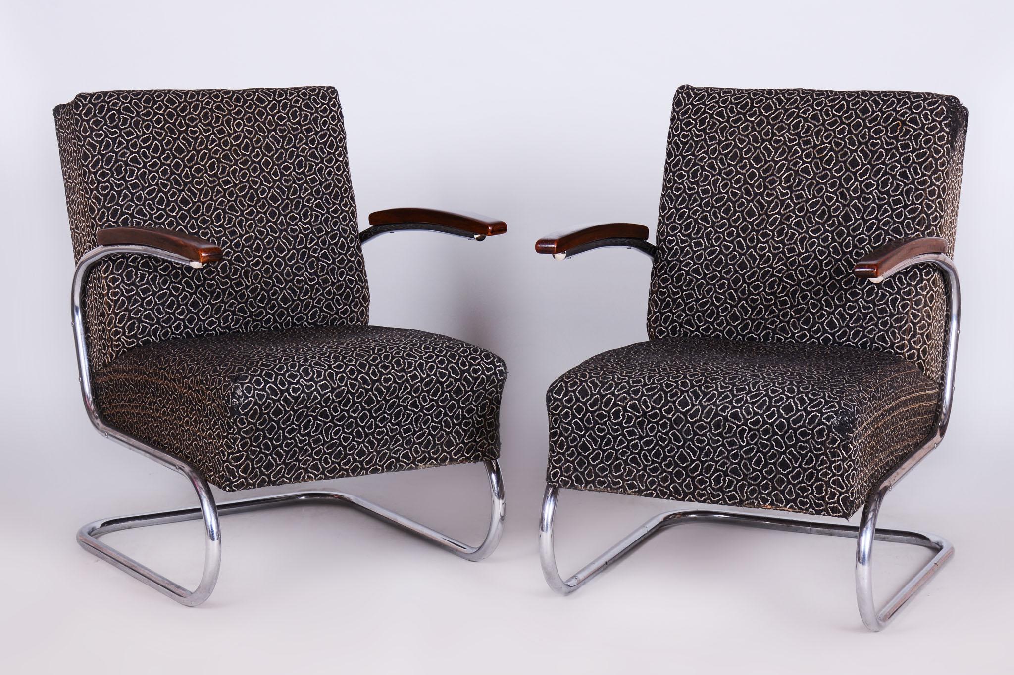 Architecte : Willem Hendrik Gispen
Archair modèle Fn 24

Cette élégante paire de fauteuils Bauhaus provient de Tchécoslovaquie et date des années 1930. Elles sont l'œuvre de Mücke-Melder. Les fauteuils ont une tapisserie d'origine en très bon état