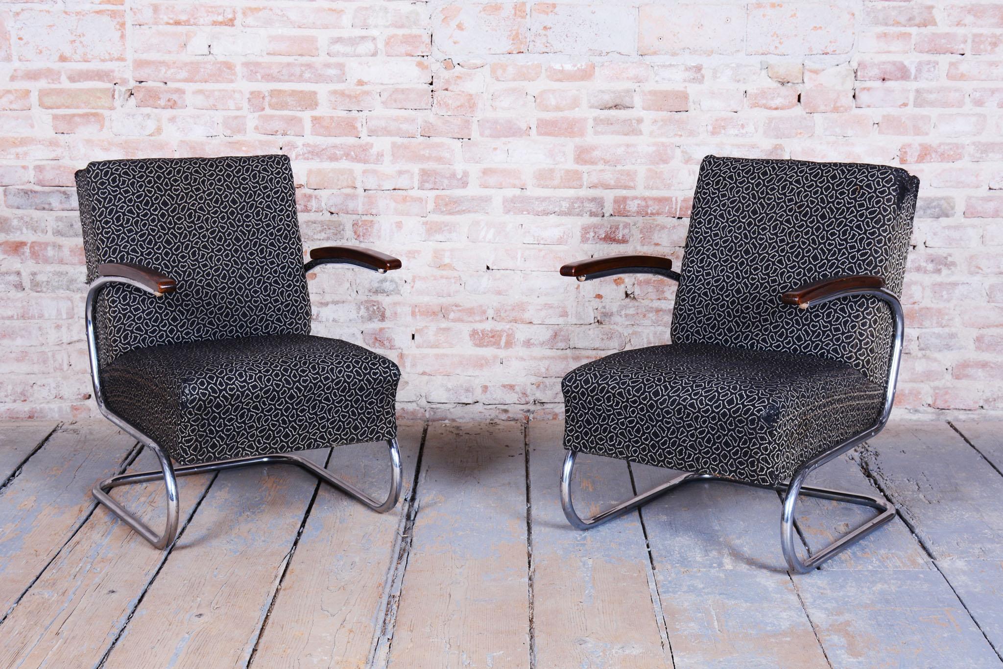 Tchèque Paire de fauteuils Bauhaus restaurés, par Mücke & Melder, hêtre, chrome, tchèque, années 1930 en vente