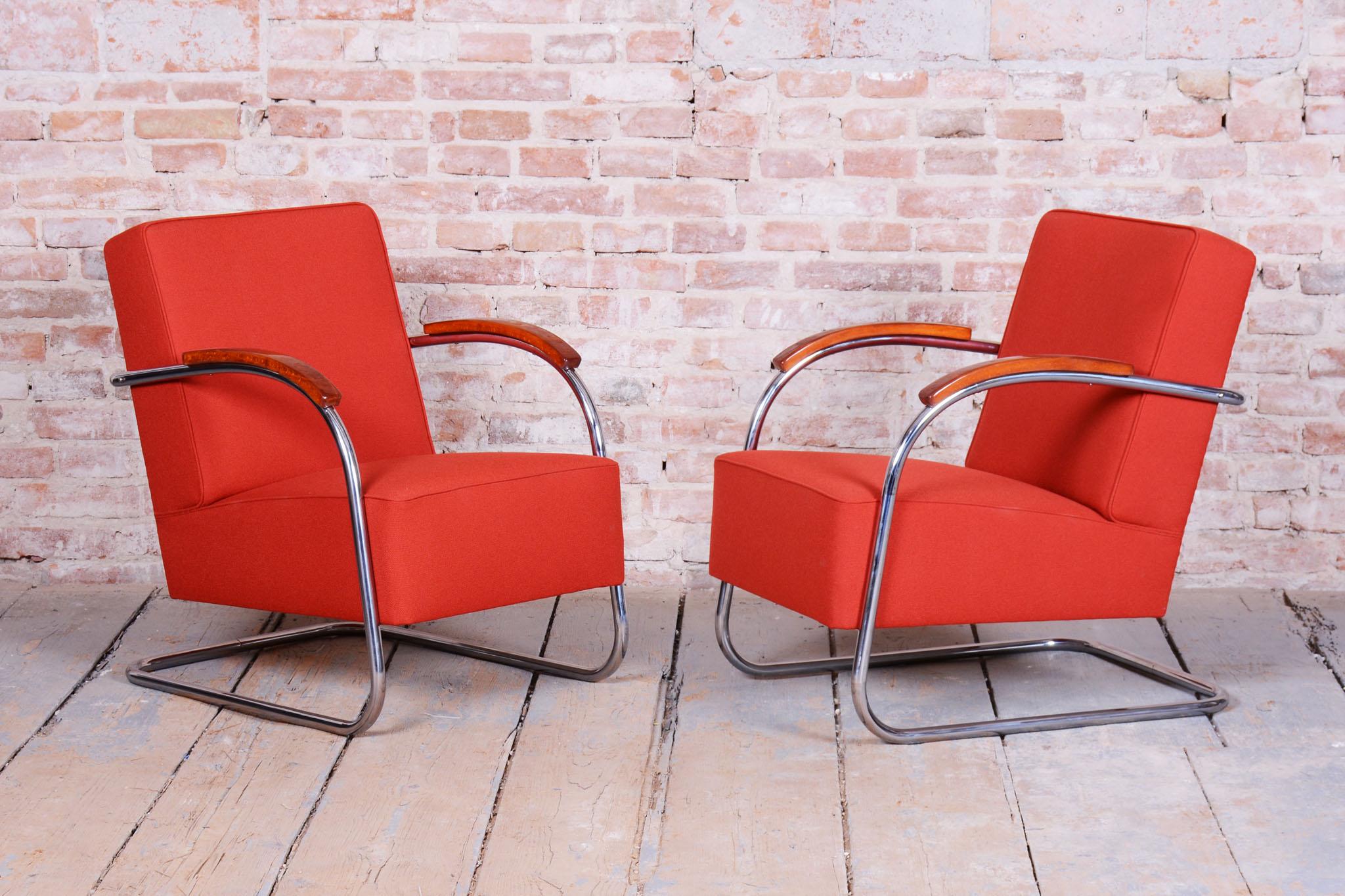 Pair of Restored Bauhaus Armchairs, by Mücke-Melder, Beech, Chrome, Czech, 1930s In Good Condition For Sale In Brandys nad Labem, Středočeský kraj