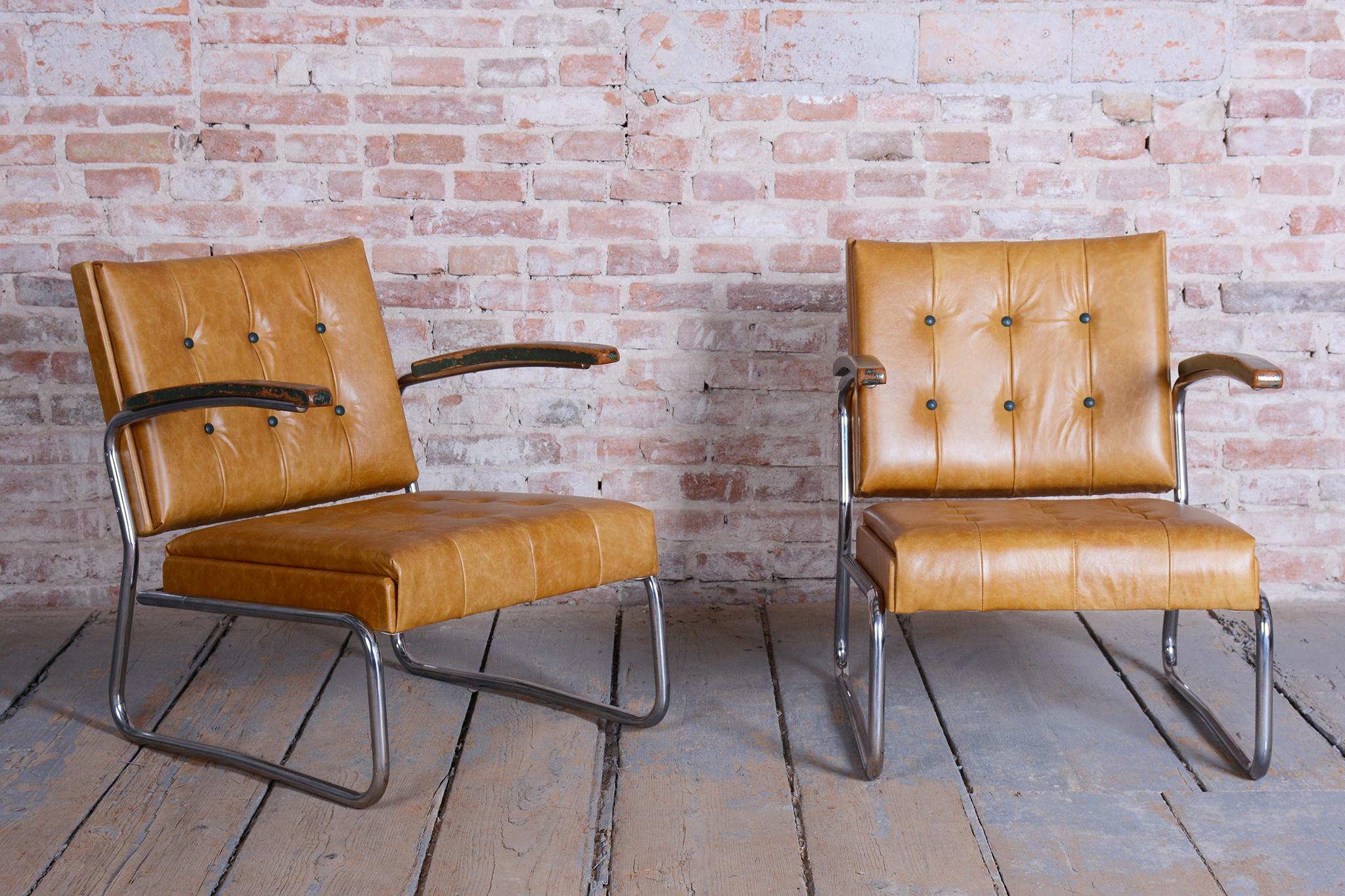 Tchèque Paire de fauteuils Bauhaus restaurés, par Mücke & Melder, hêtre, chrome, tchèque, années 1930 en vente
